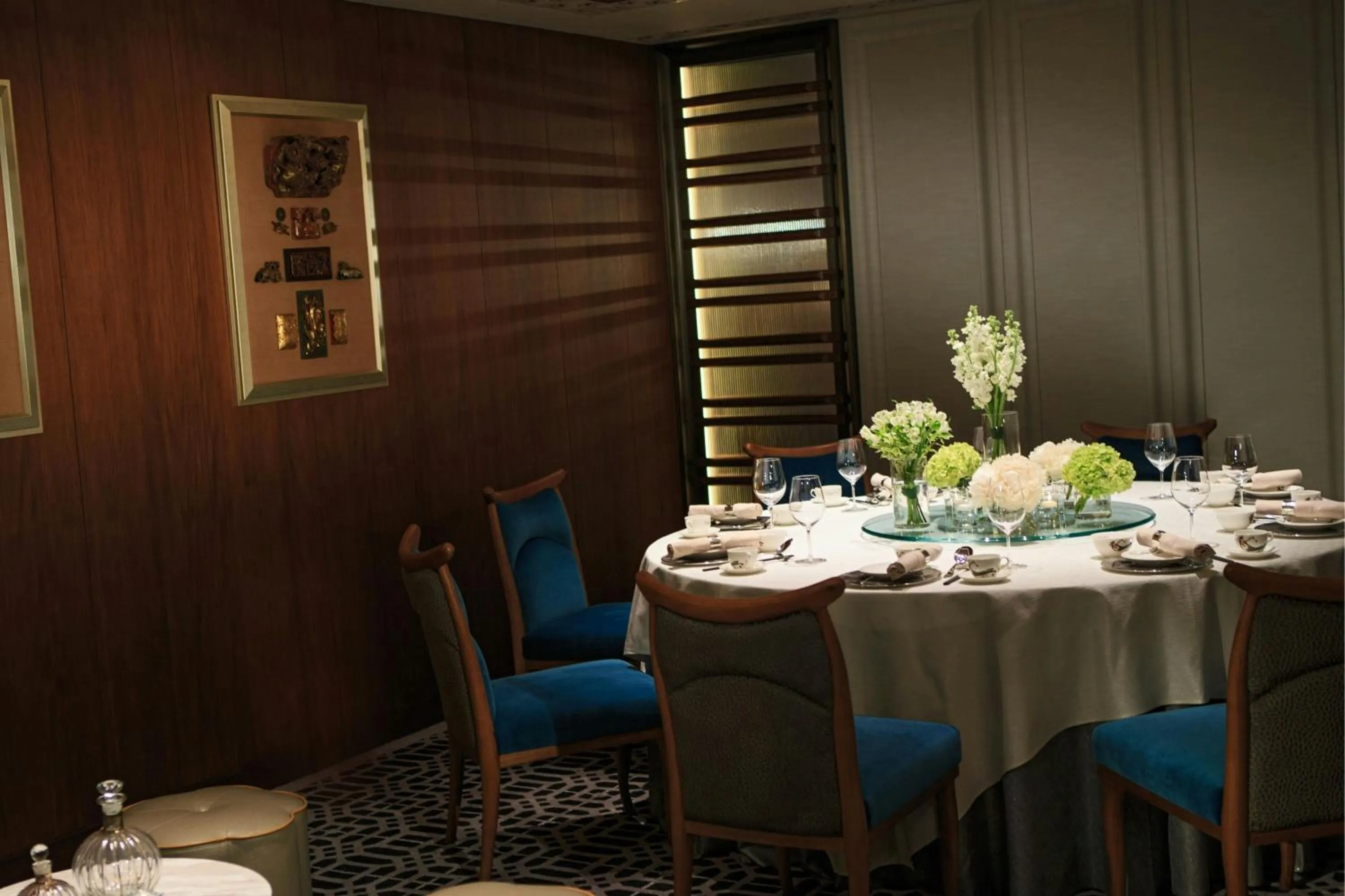 Restaurant/places to eat in Renaissance Hong Kong Harbour View Hotel