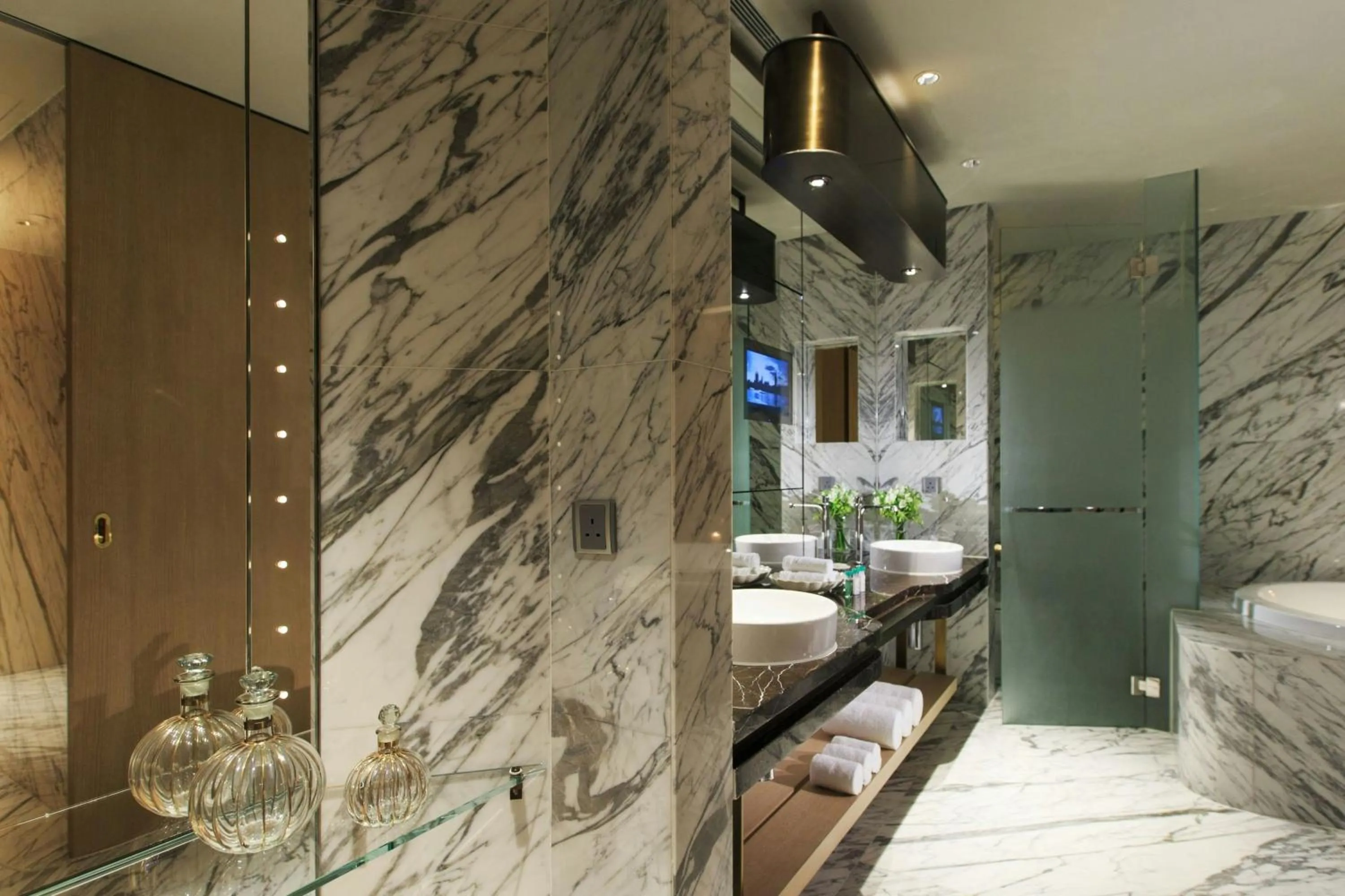 Bathroom in Renaissance Hong Kong Harbour View Hotel