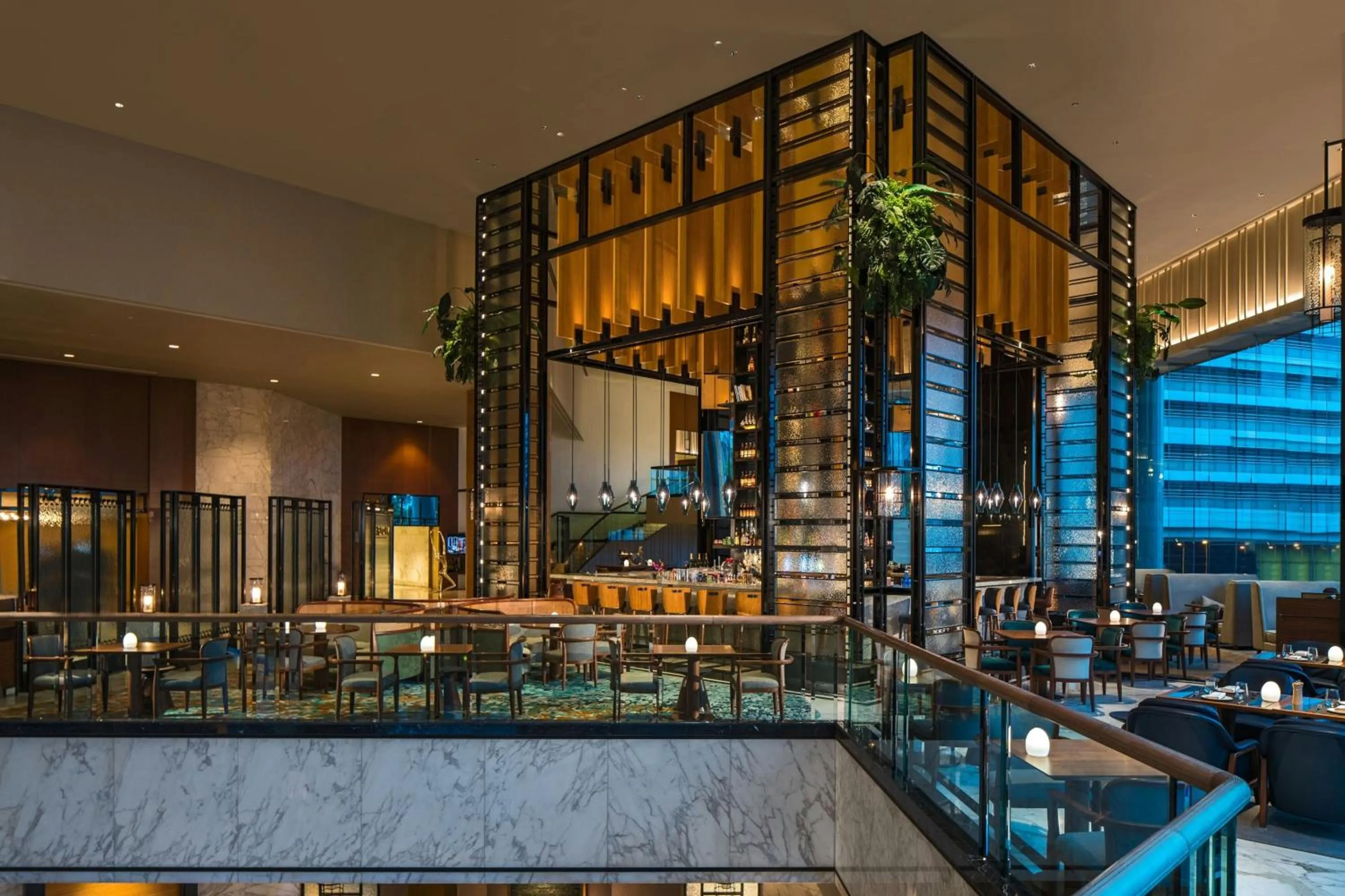 Lounge or bar in Renaissance Hong Kong Harbour View Hotel