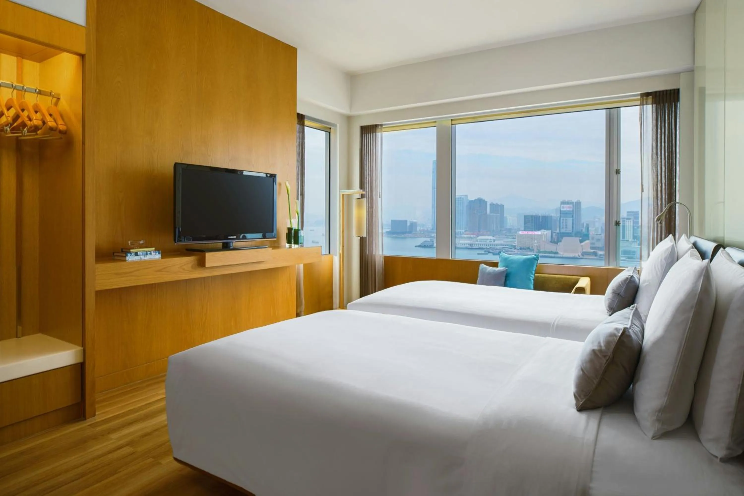 Bedroom, Bed in Renaissance Hong Kong Harbour View Hotel