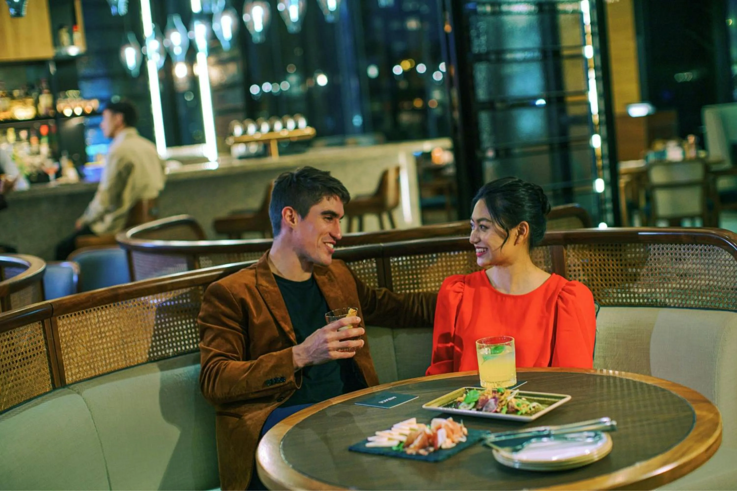 Lounge or bar in Renaissance Hong Kong Harbour View Hotel