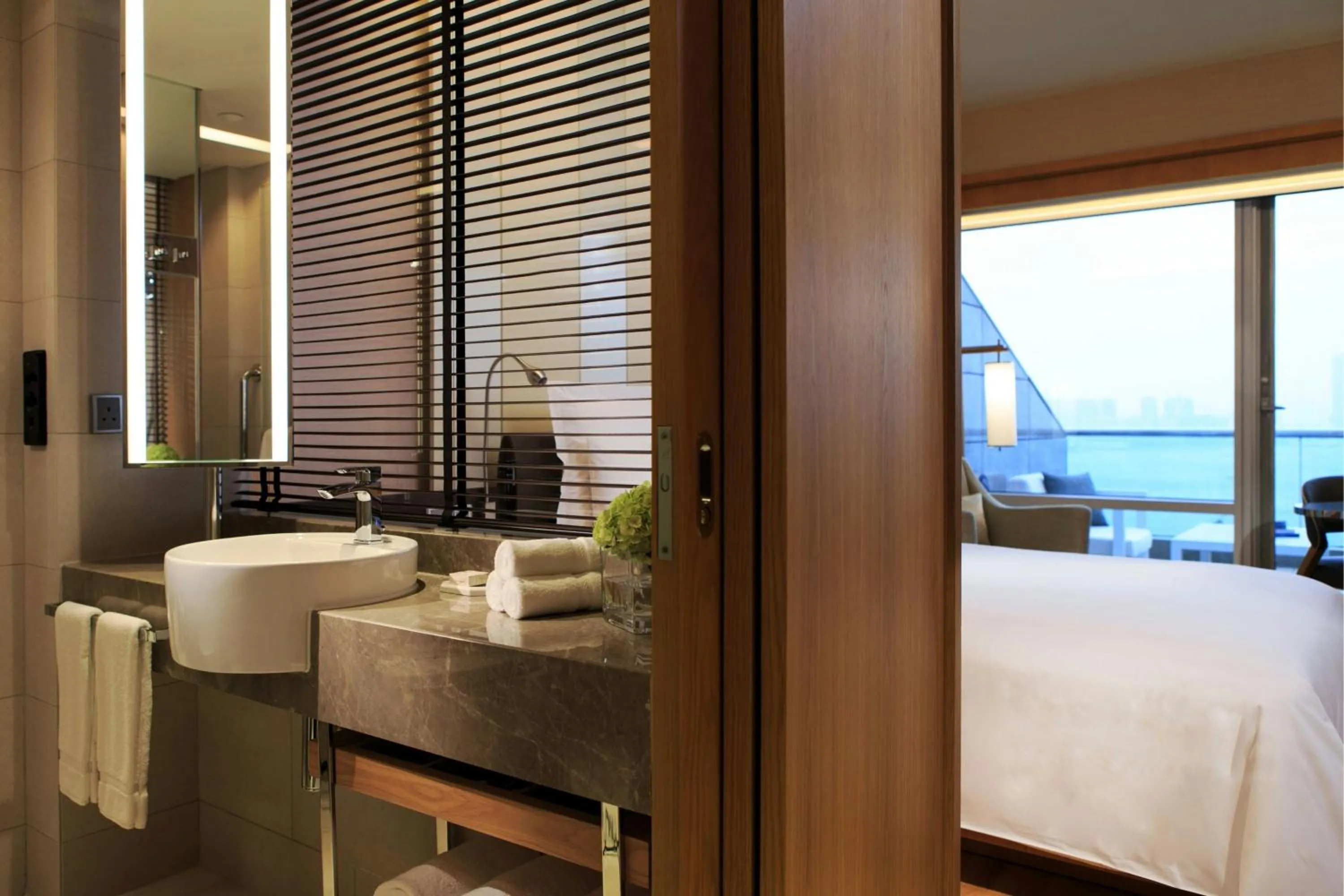 Bathroom, Bed in Renaissance Hong Kong Harbour View Hotel