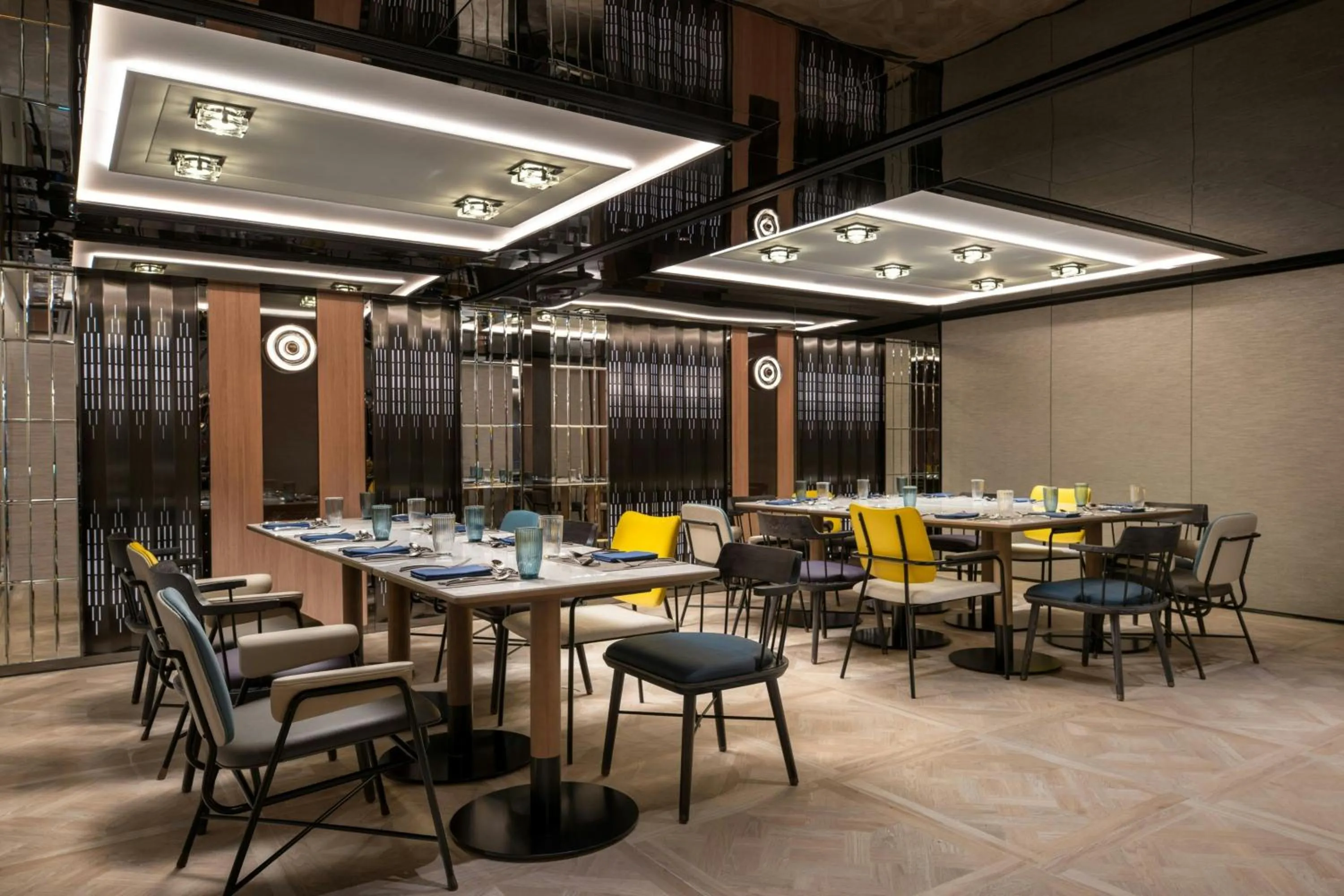 Restaurant/places to eat in Renaissance Hong Kong Harbour View Hotel