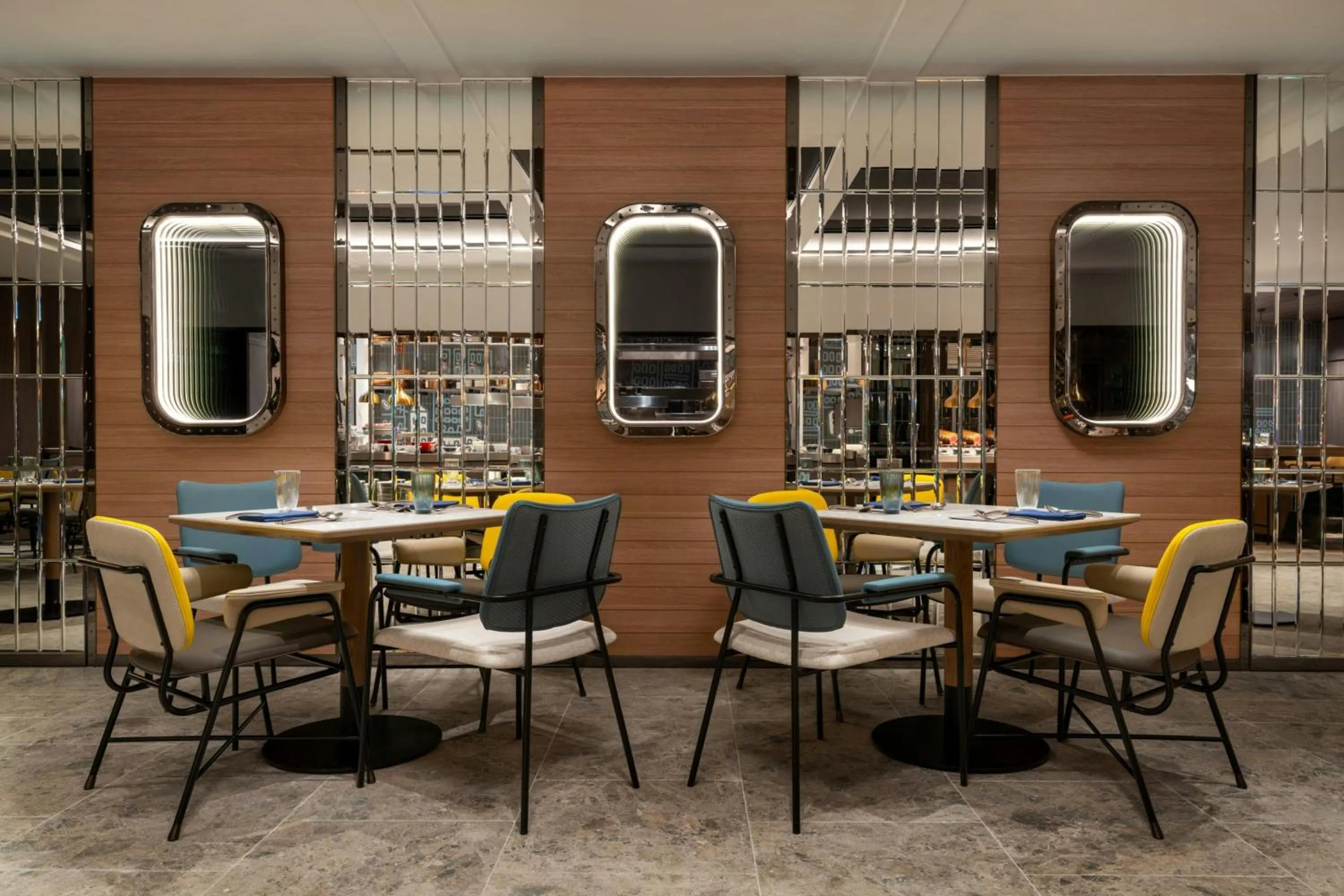 Restaurant/places to eat in Renaissance Hong Kong Harbour View Hotel