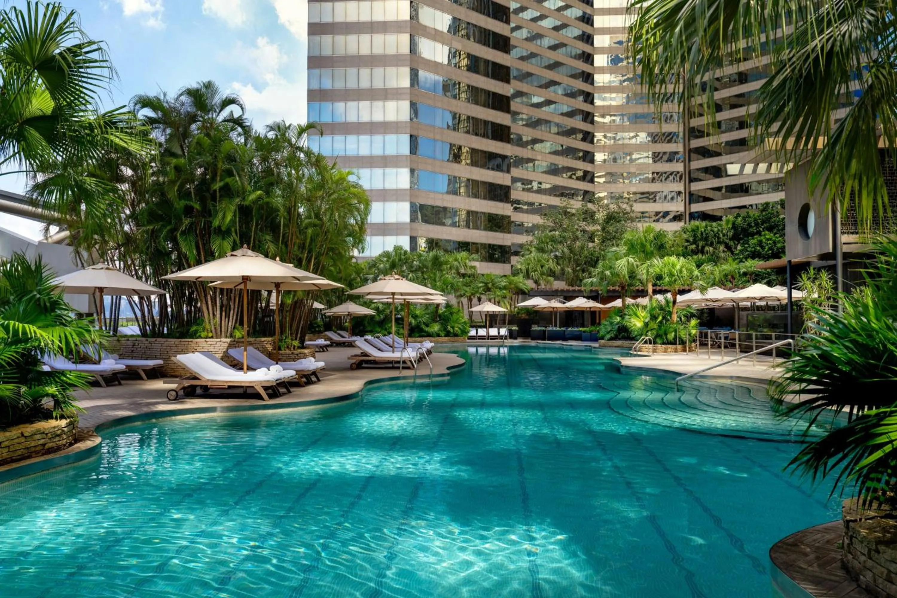 Swimming pool in Renaissance Hong Kong Harbour View Hotel