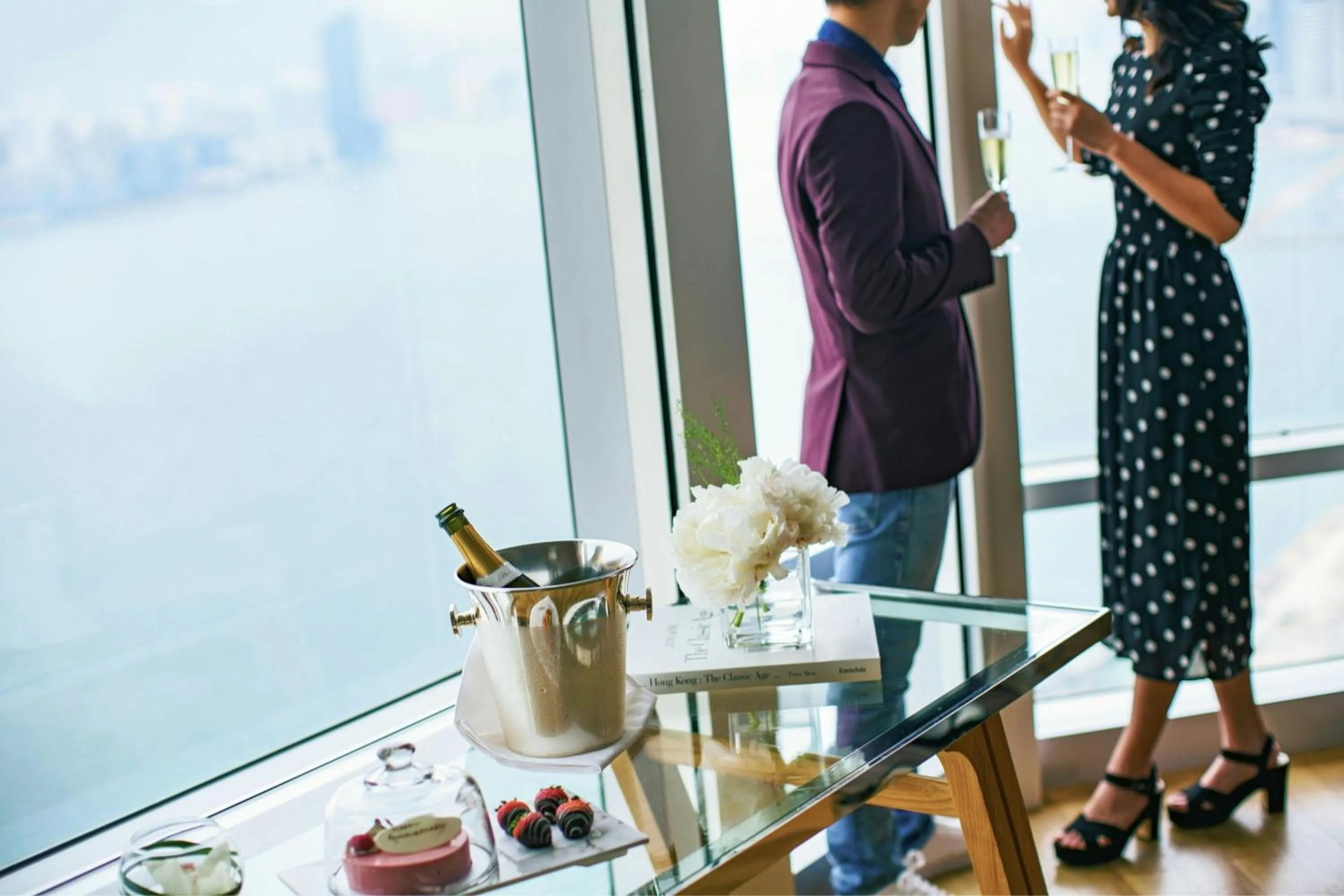 Bedroom in Renaissance Hong Kong Harbour View Hotel