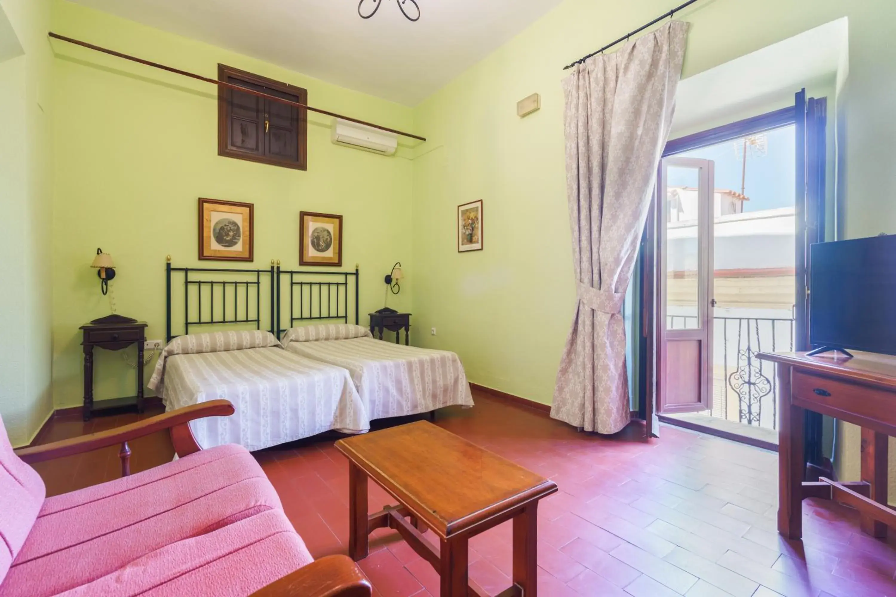 Triple Room in Hotel Marqués de Torresoto by Vivere Stays Triple Room in Hotel Marqués de Torresoto by Vivere Stays