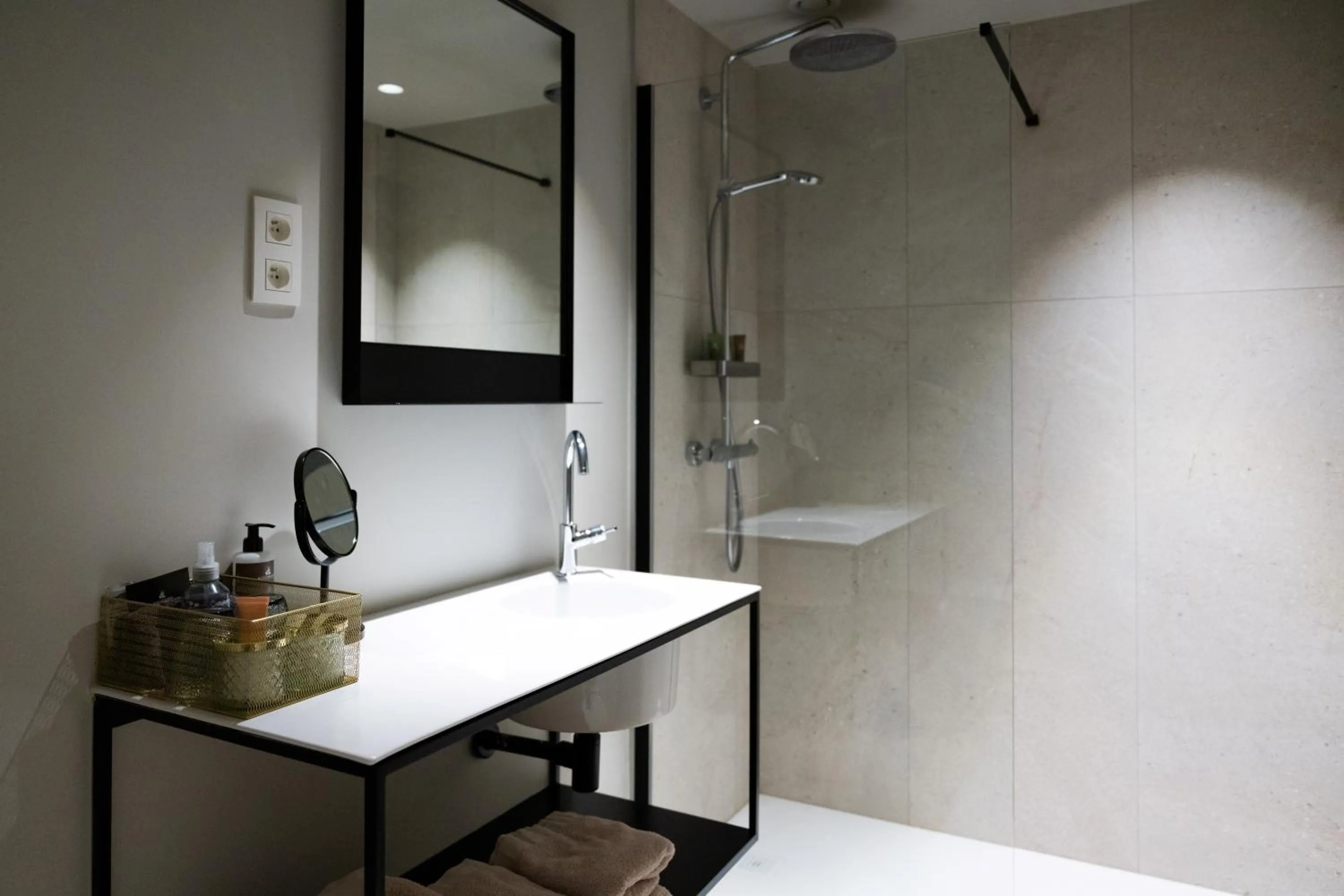 Shower in Porta Cité