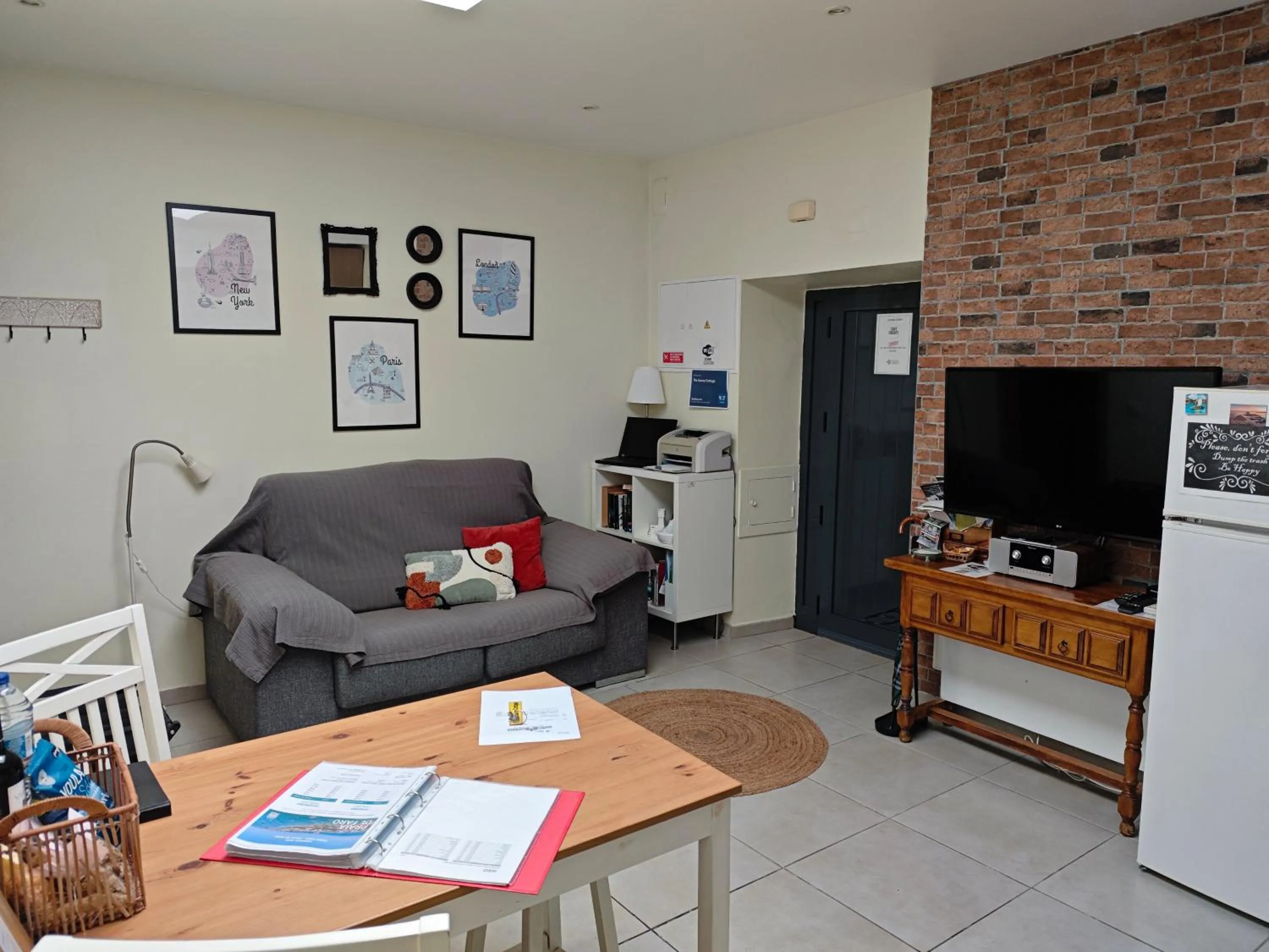 Communal lounge/ TV room in The Sunny Cottage by Freetimealgarve