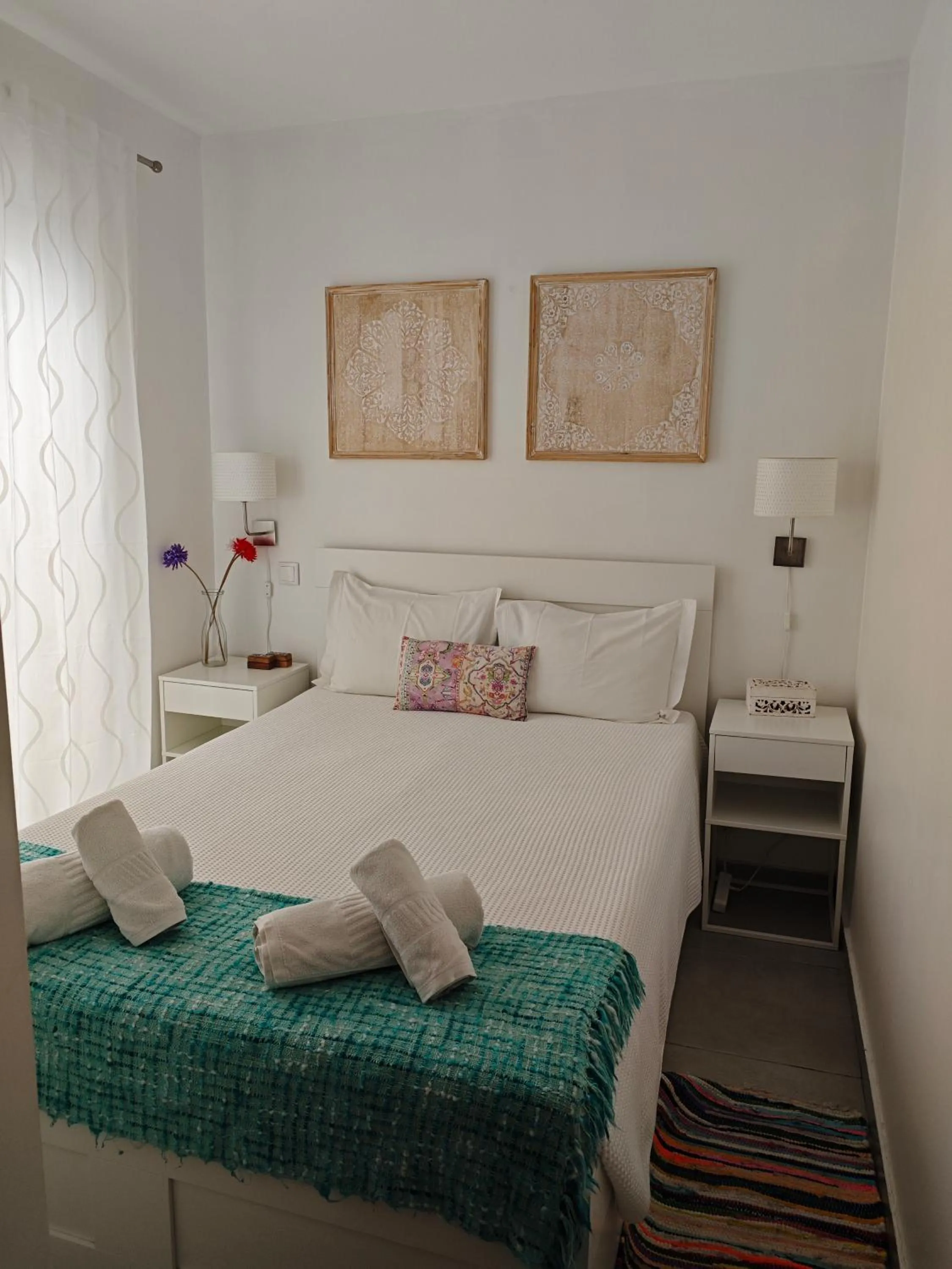 Bedroom, Bed in The Sunny Cottage by Freetimealgarve