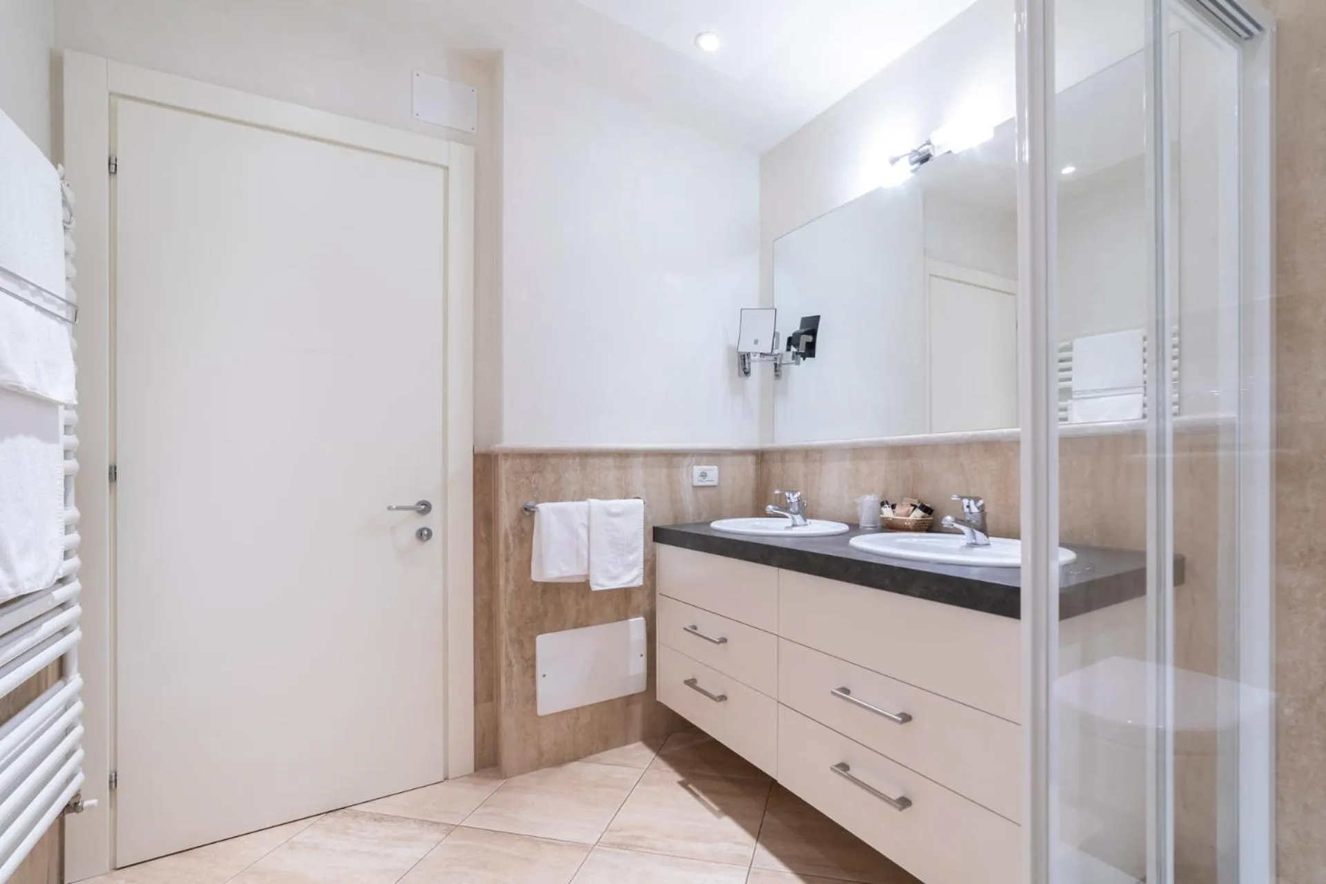 Bathroom in Hotel Baia D'Oro - Adults Only