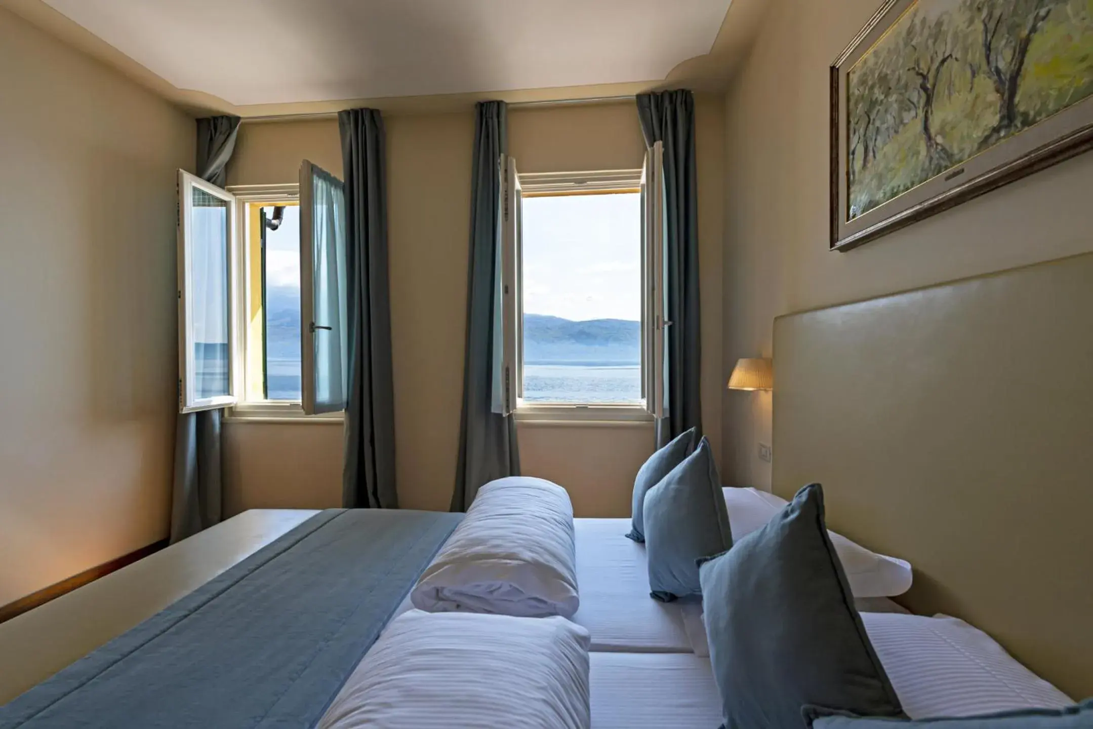 Double Room with Lake View in Hotel Baia D'Oro - Adults Only Double Room with Lake View in Hotel Baia D'Oro - Adults Only