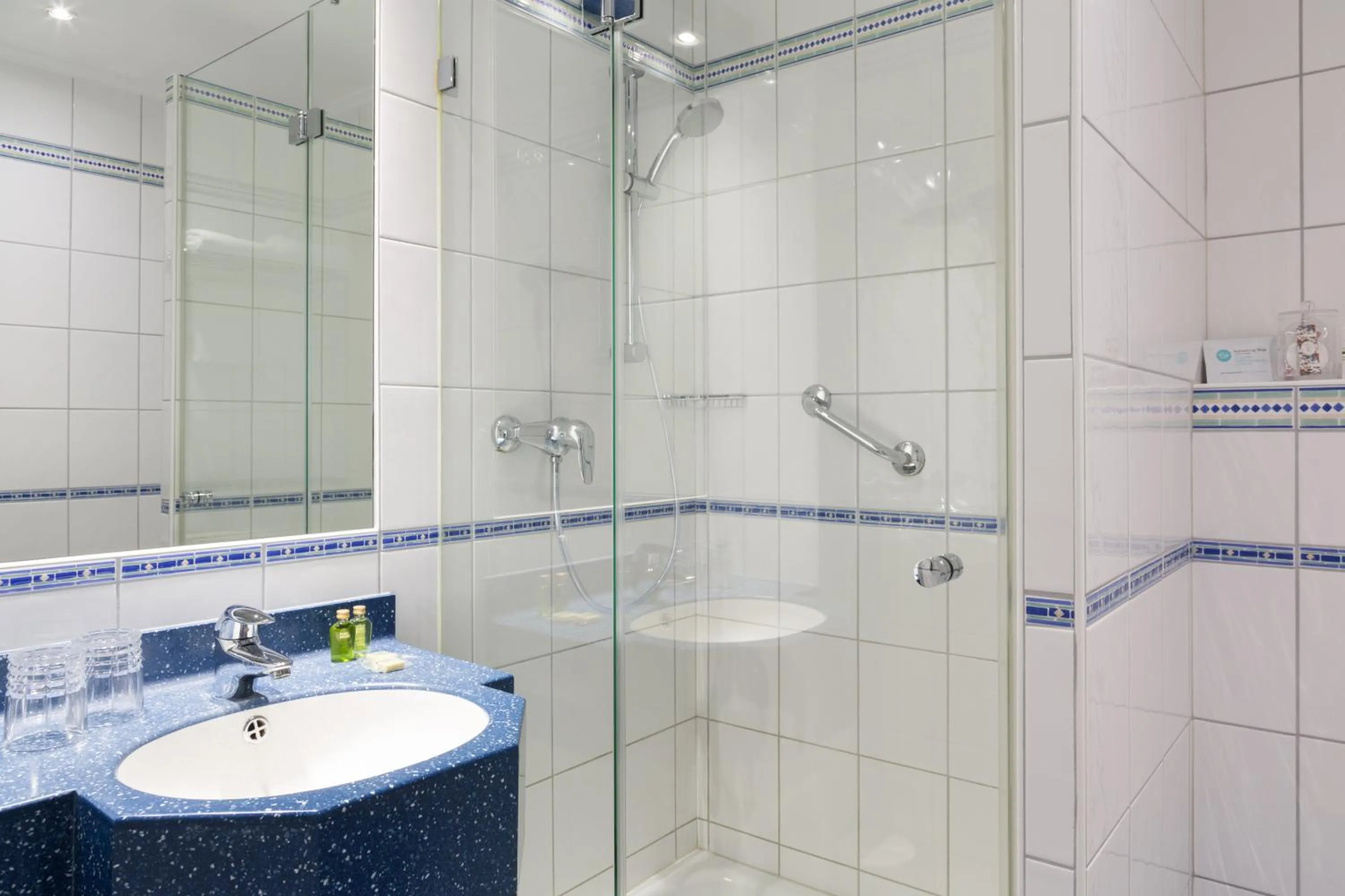 Shower in Hotel Perrin - former Carlton