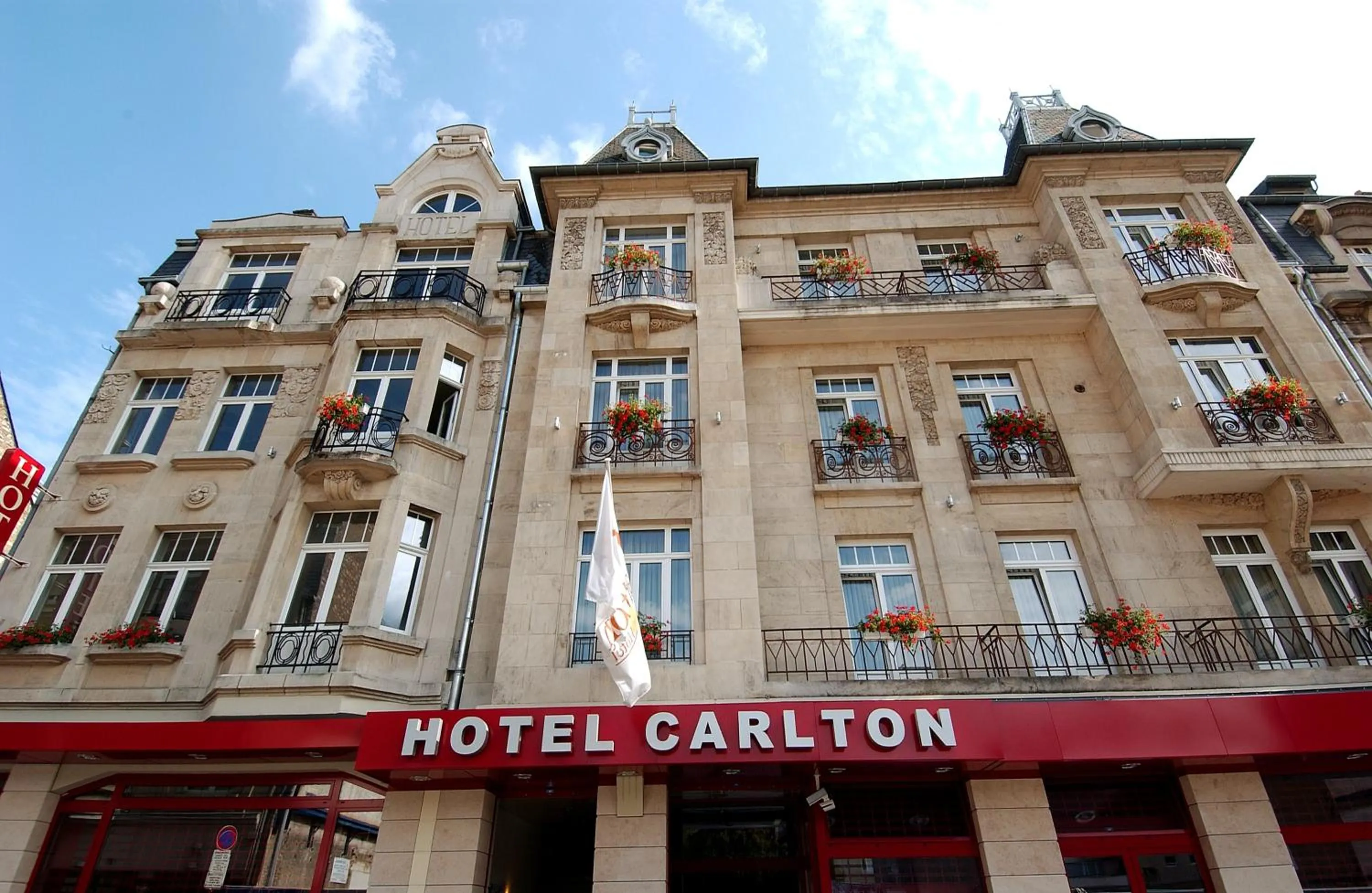 Facade/entrance in Hotel Perrin - former Carlton