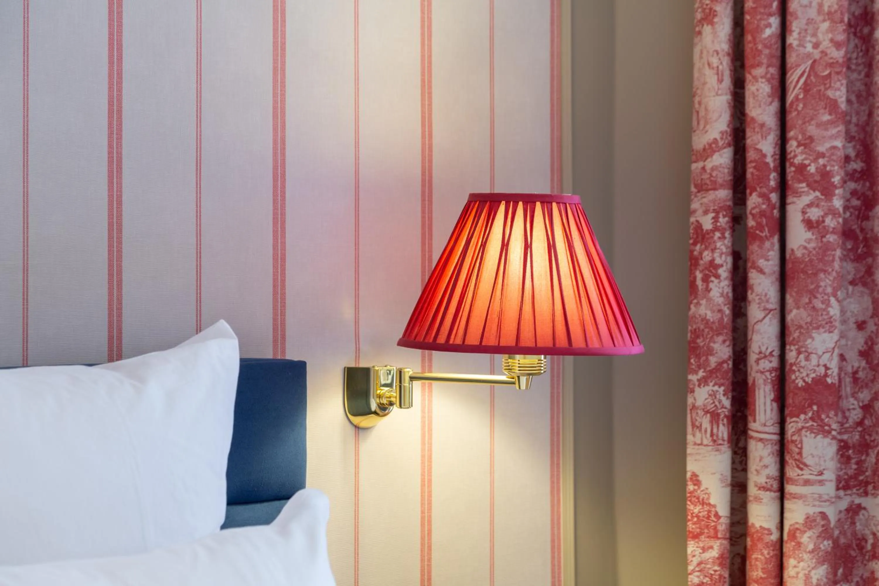 Bed in Hotel Perrin - former Carlton