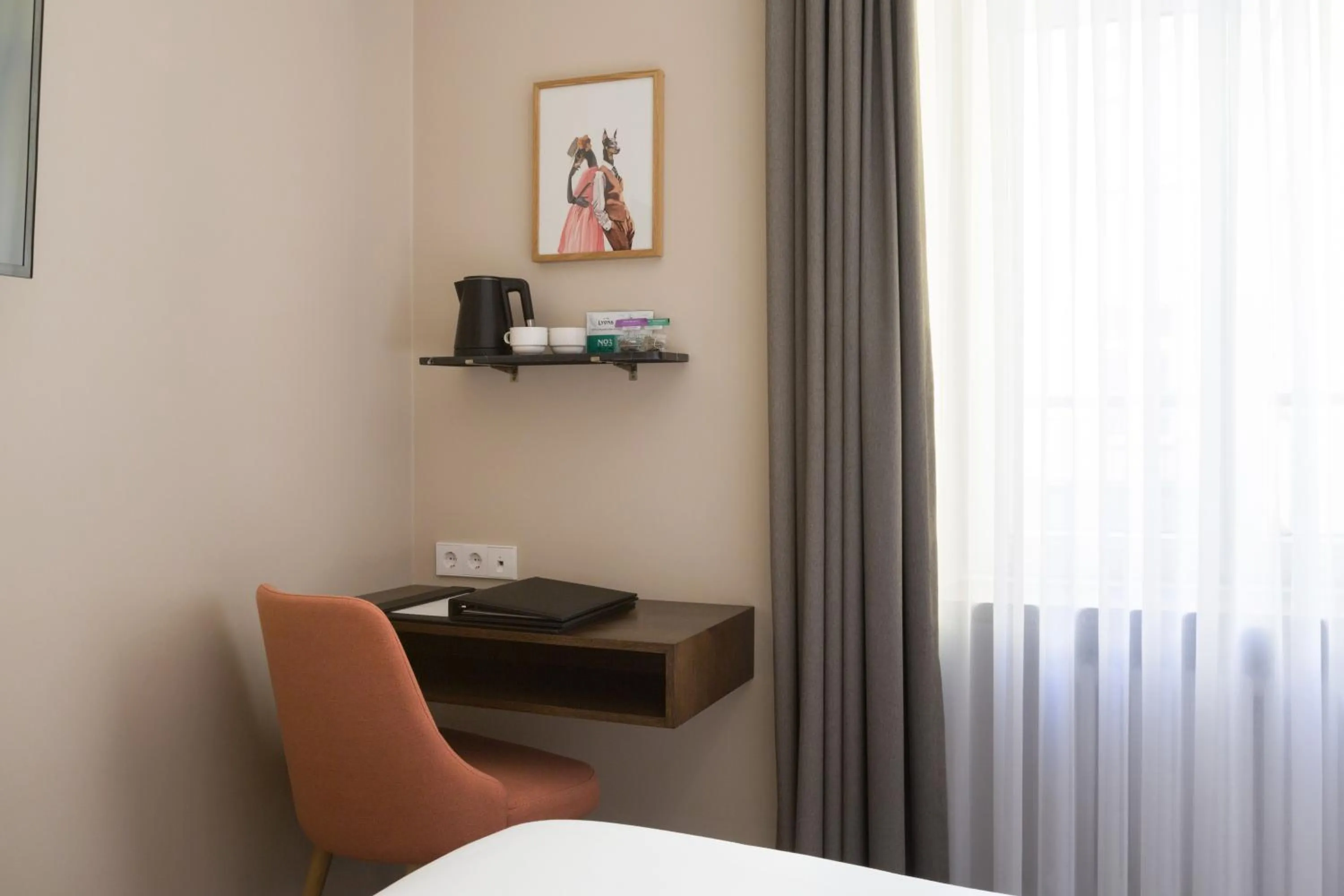 Coffee/tea facilities in Hotel Perrin - former Carlton