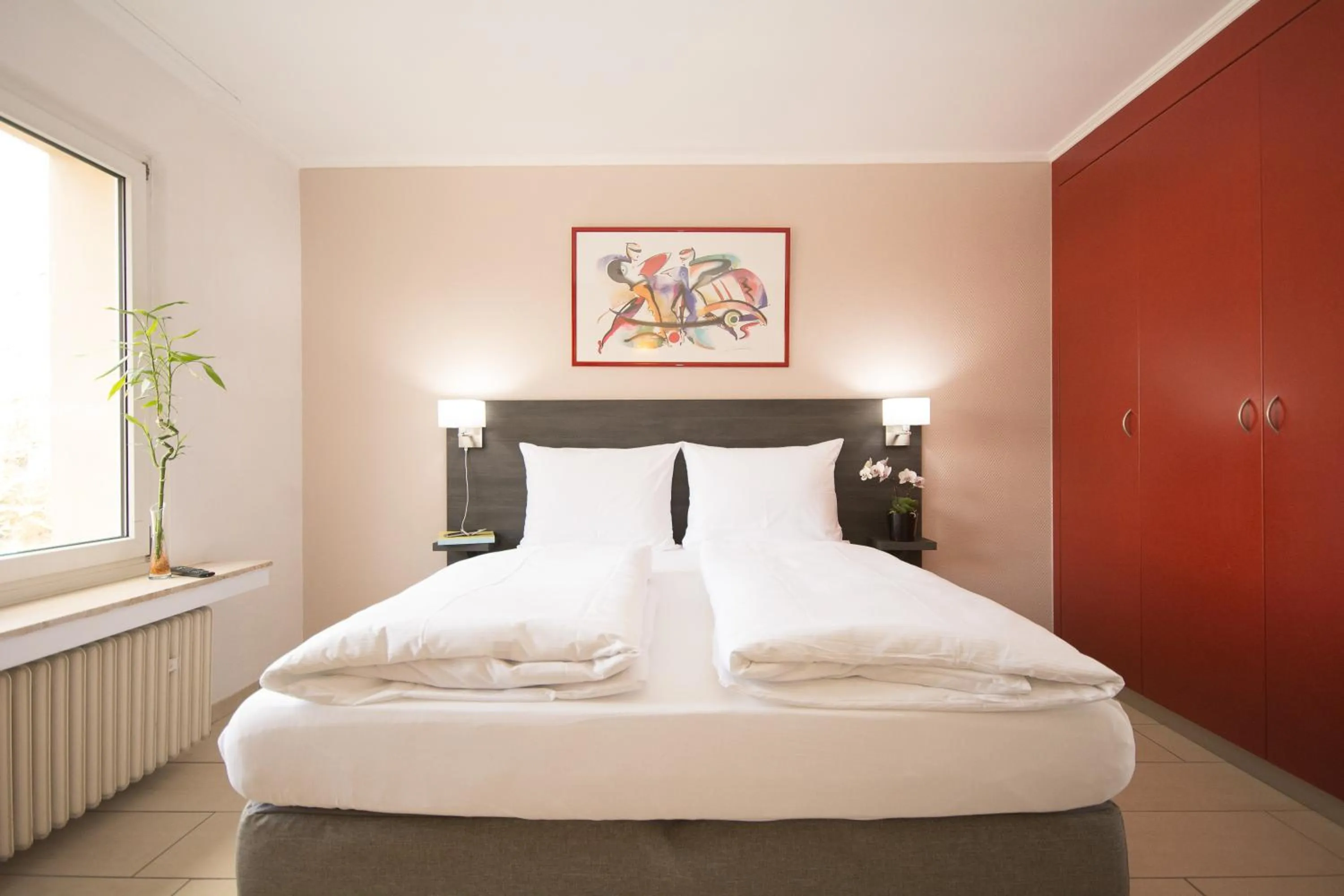 Photo of the whole room, Bed in BIVIUS Hotel Restaurant Luxembourg