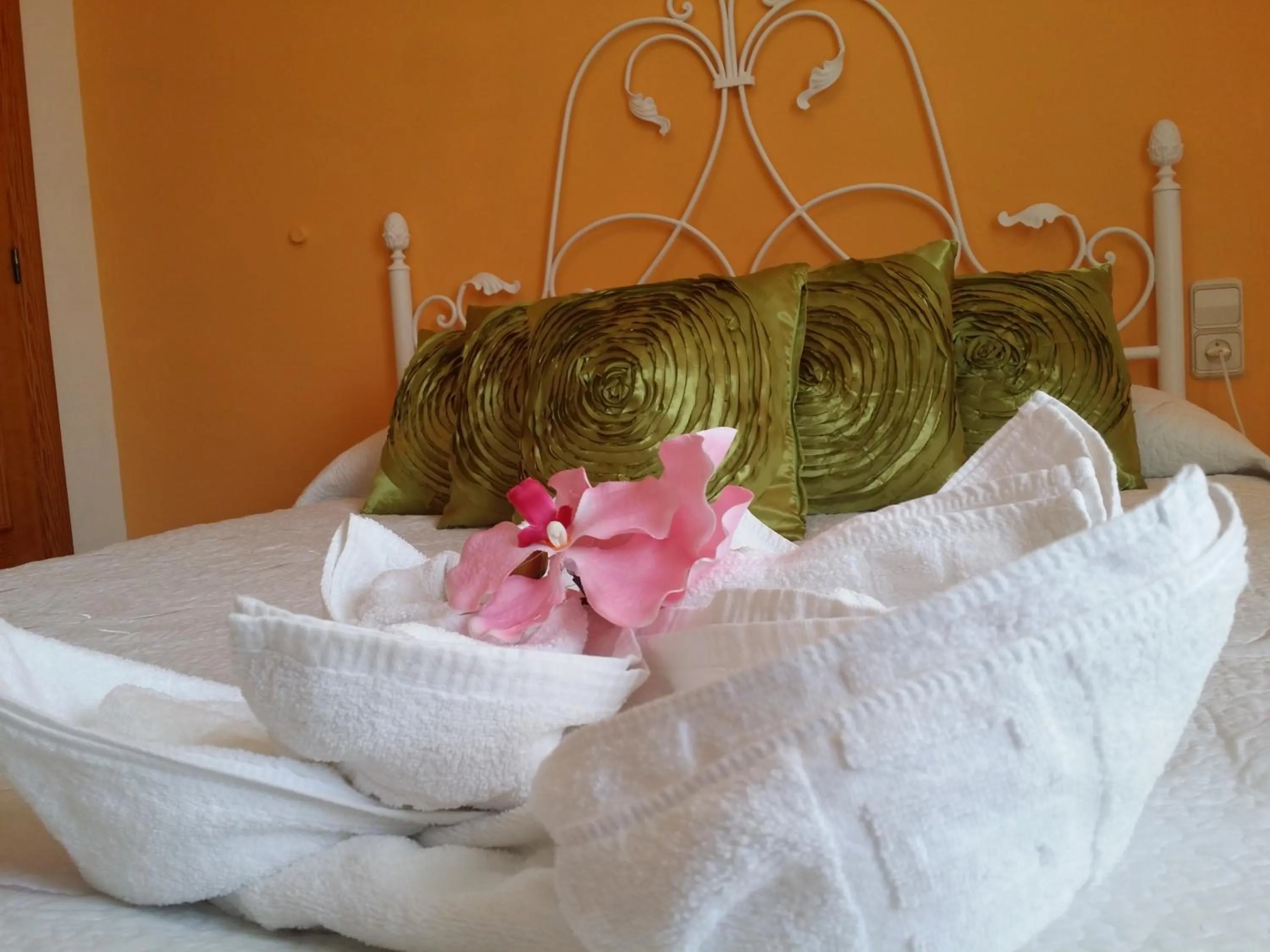 Decorative detail, Bed in La Fonda Benissa, Grupo Terra de Mar, alojamientos con encanto