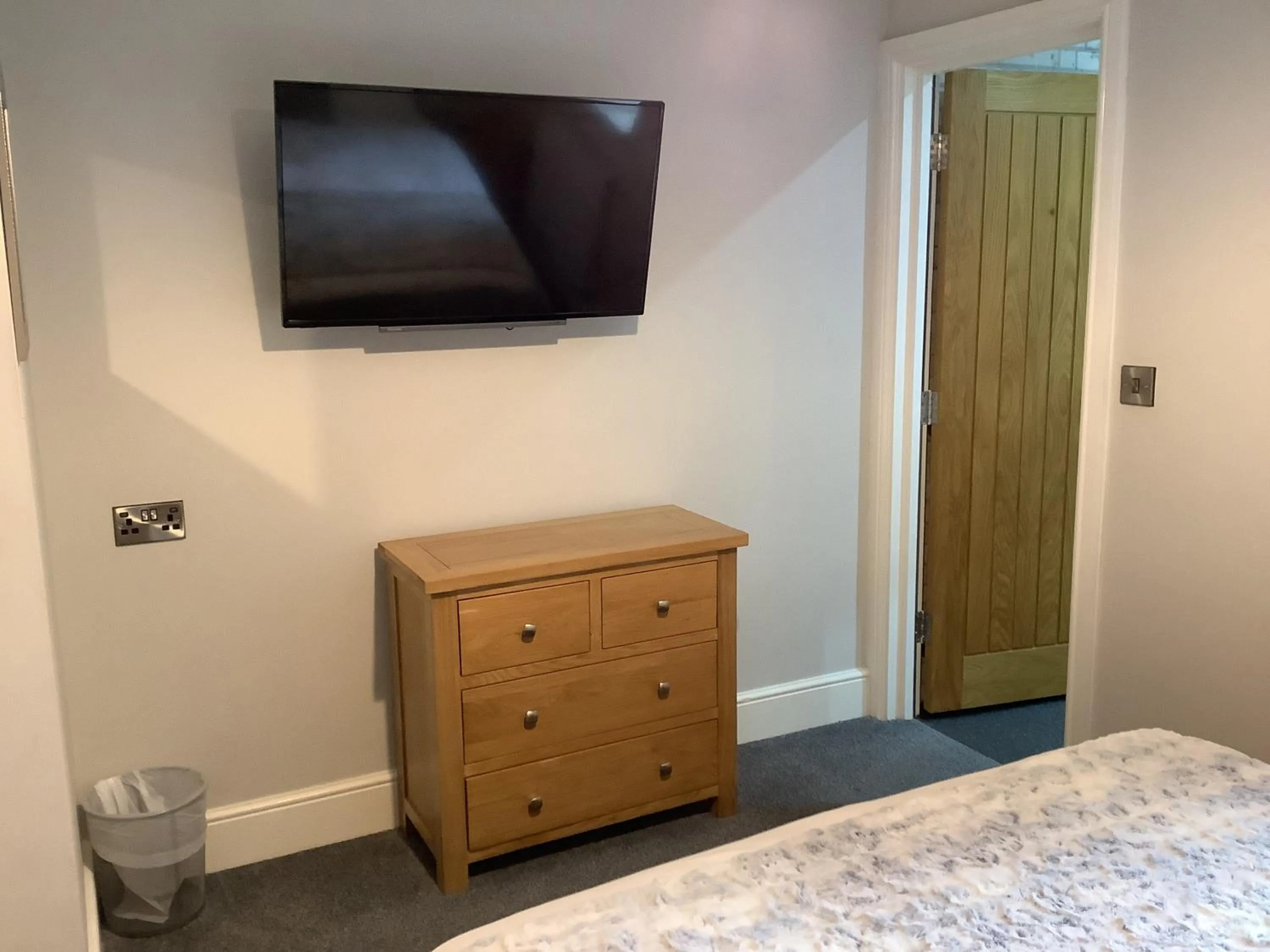 Bed in Jeffersons Hotel & Serviced Apartments