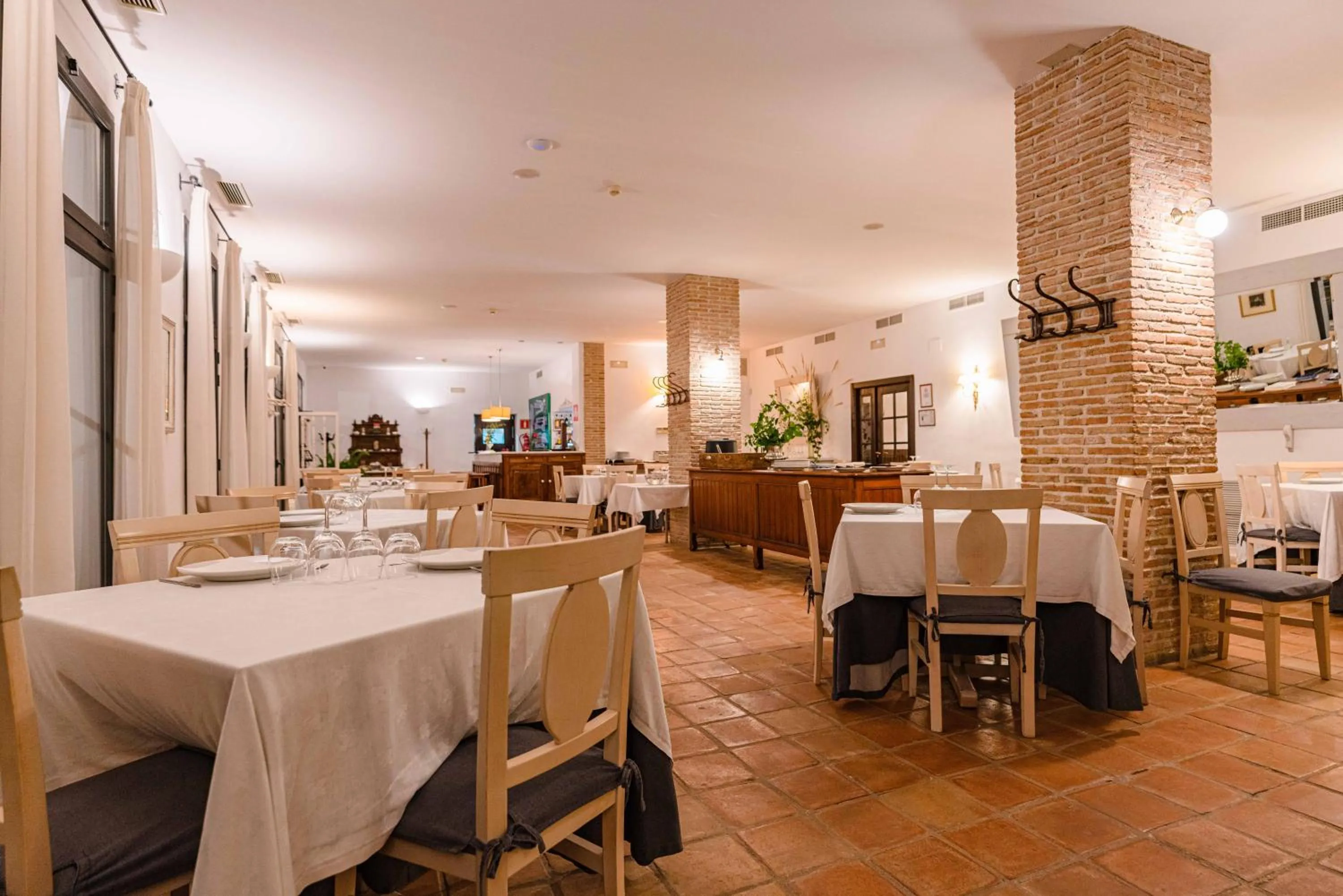 Restaurant/places to eat in Hotel Rural La Alcanacia