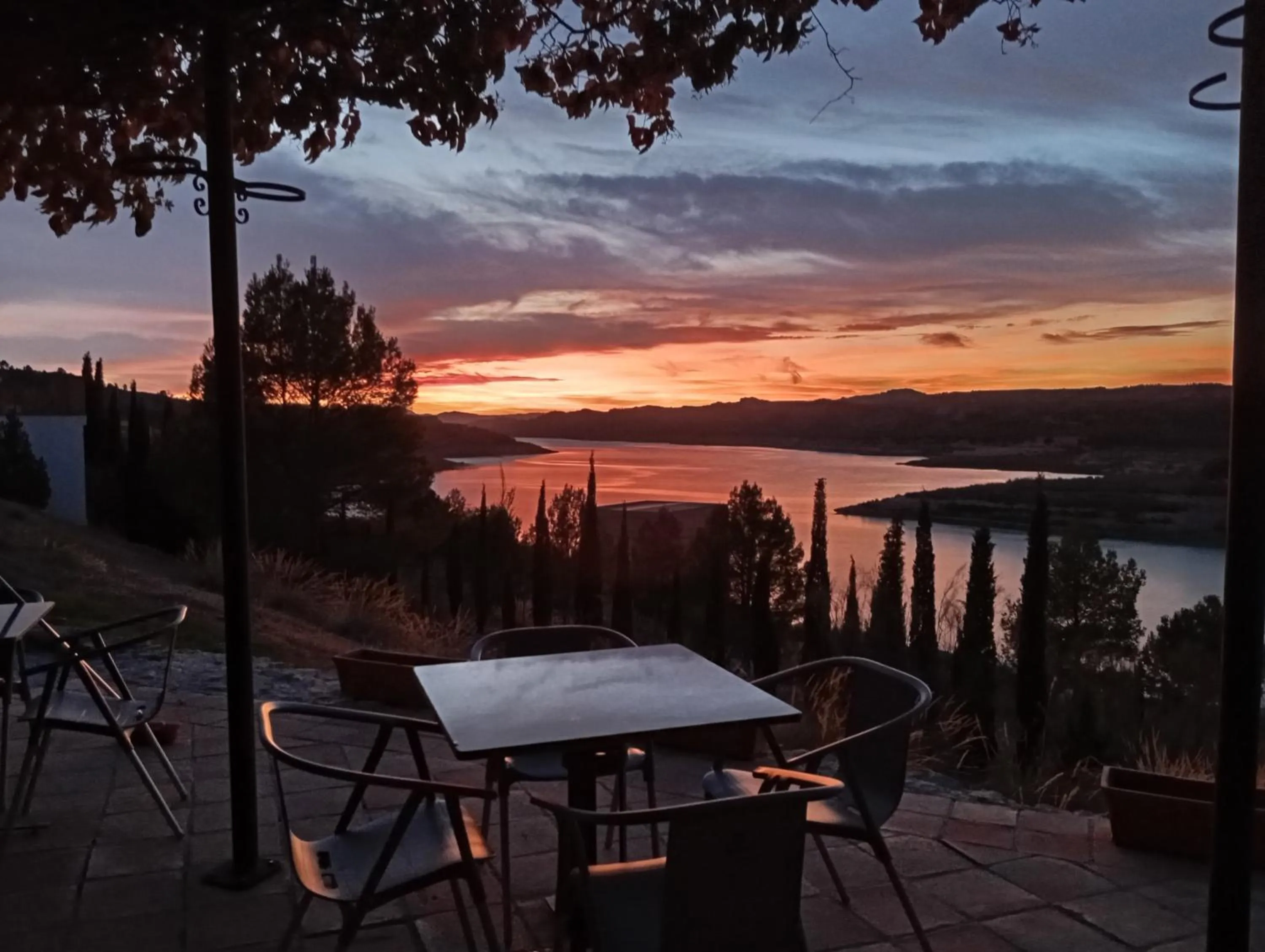 Restaurant/places to eat in Hotel Rural La Alcanacia