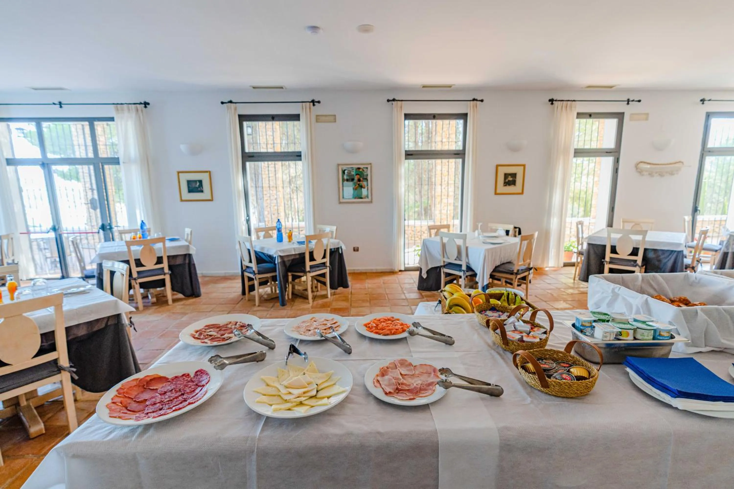 Restaurant/places to eat in Hotel Rural La Alcanacia