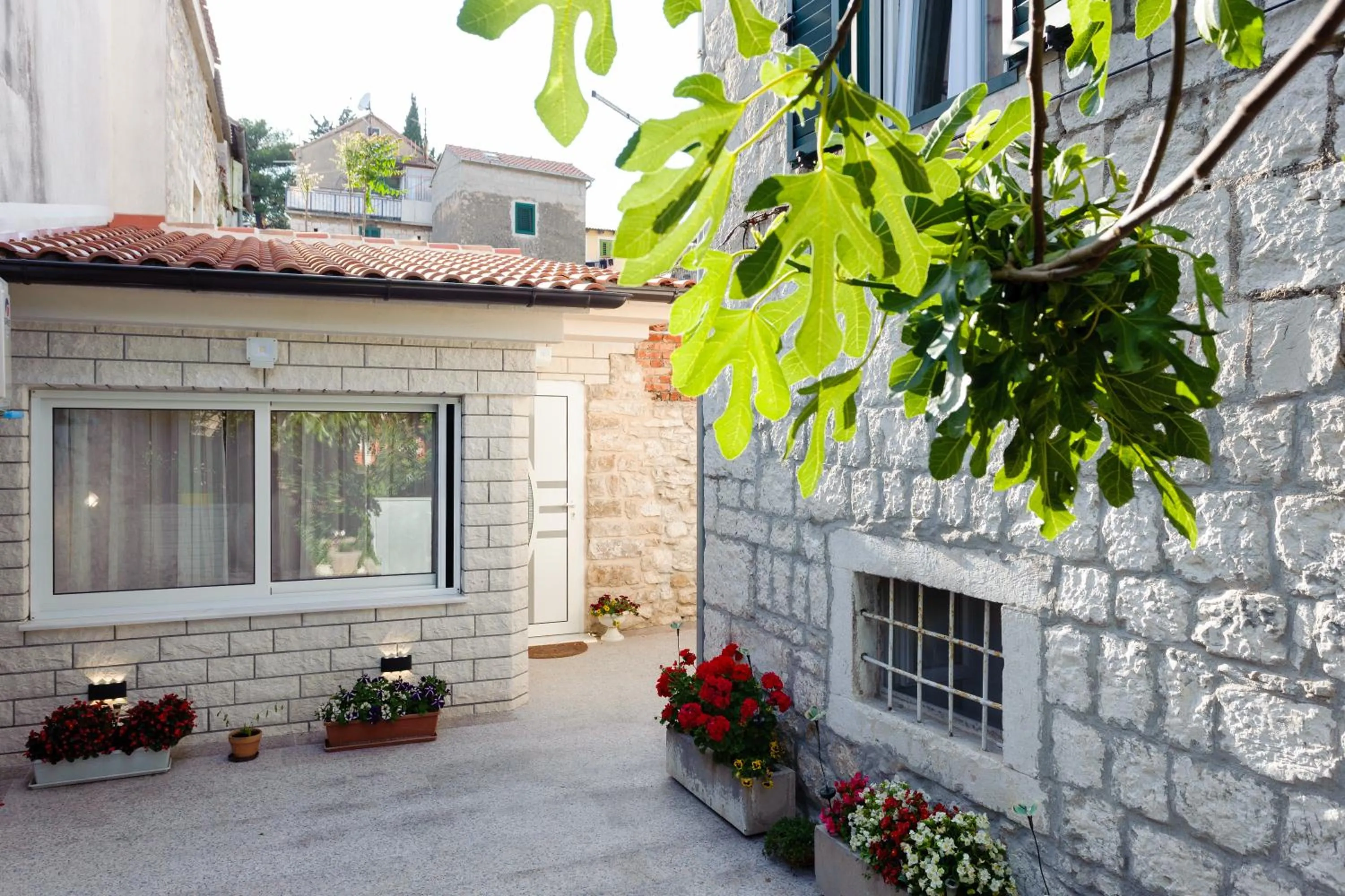 Apartment and Room Nona Stella