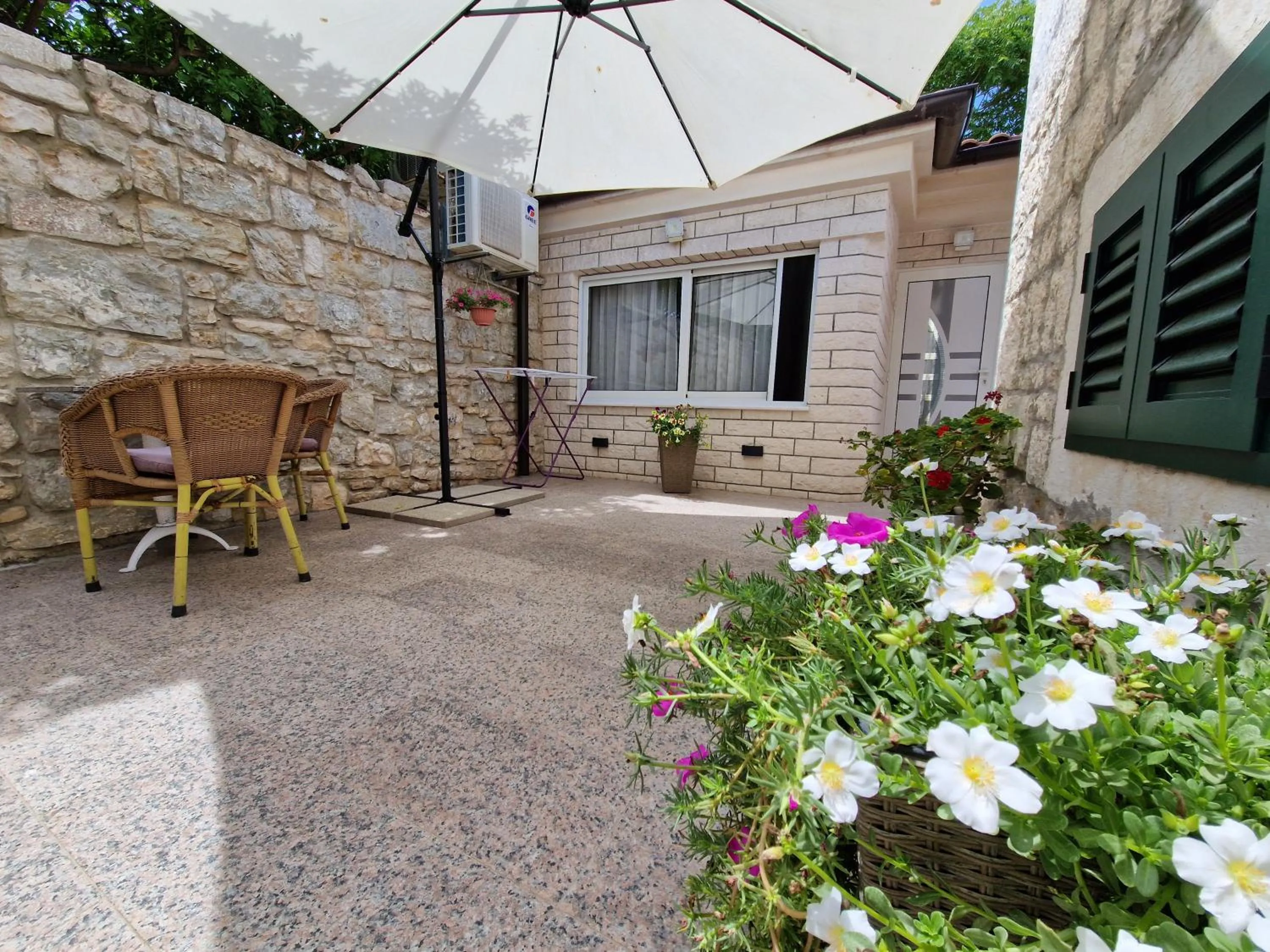 Apartment and Room Nona Stella