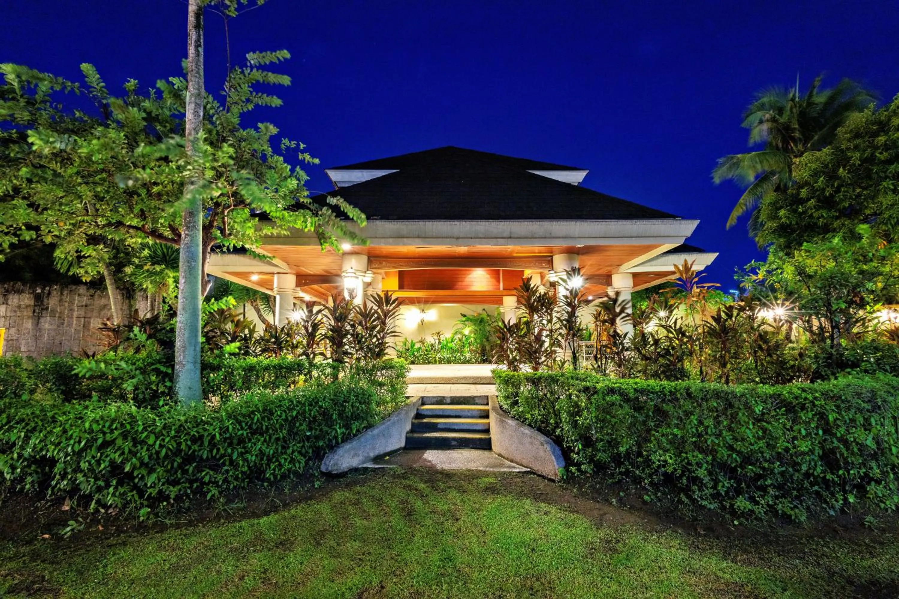 Garden in Waterfront Cebu City Hotel & Casino