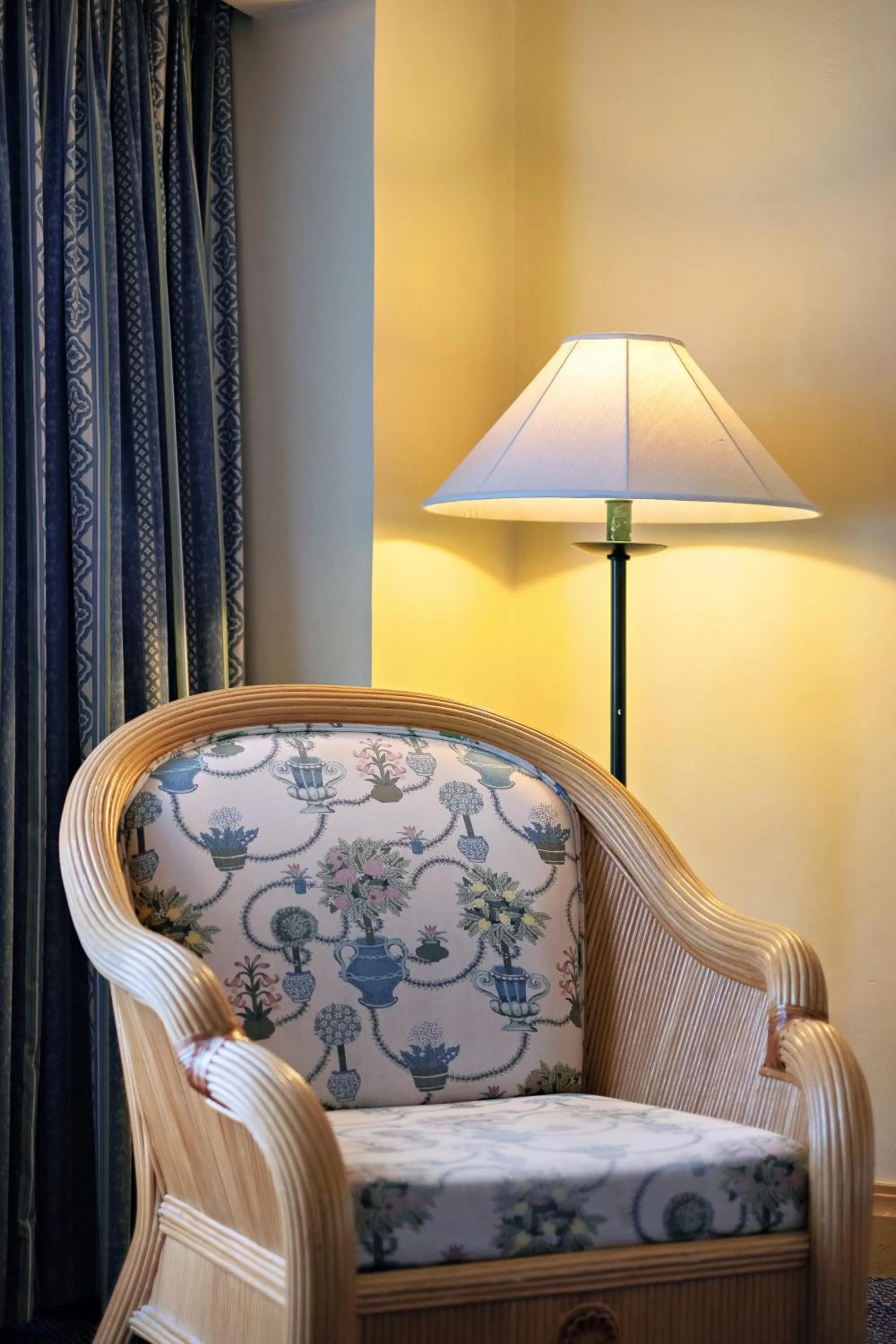 Seating area in Waterfront Cebu City Hotel & Casino