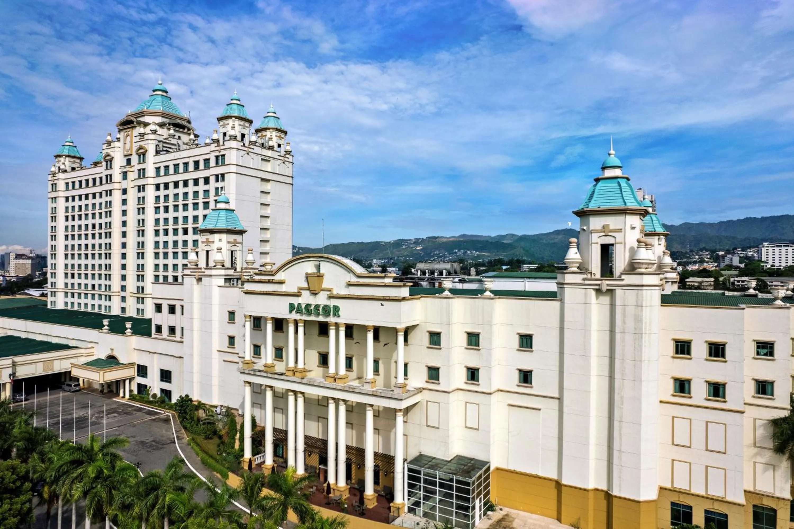 Facade/entrance in Waterfront Cebu City Hotel & Casino