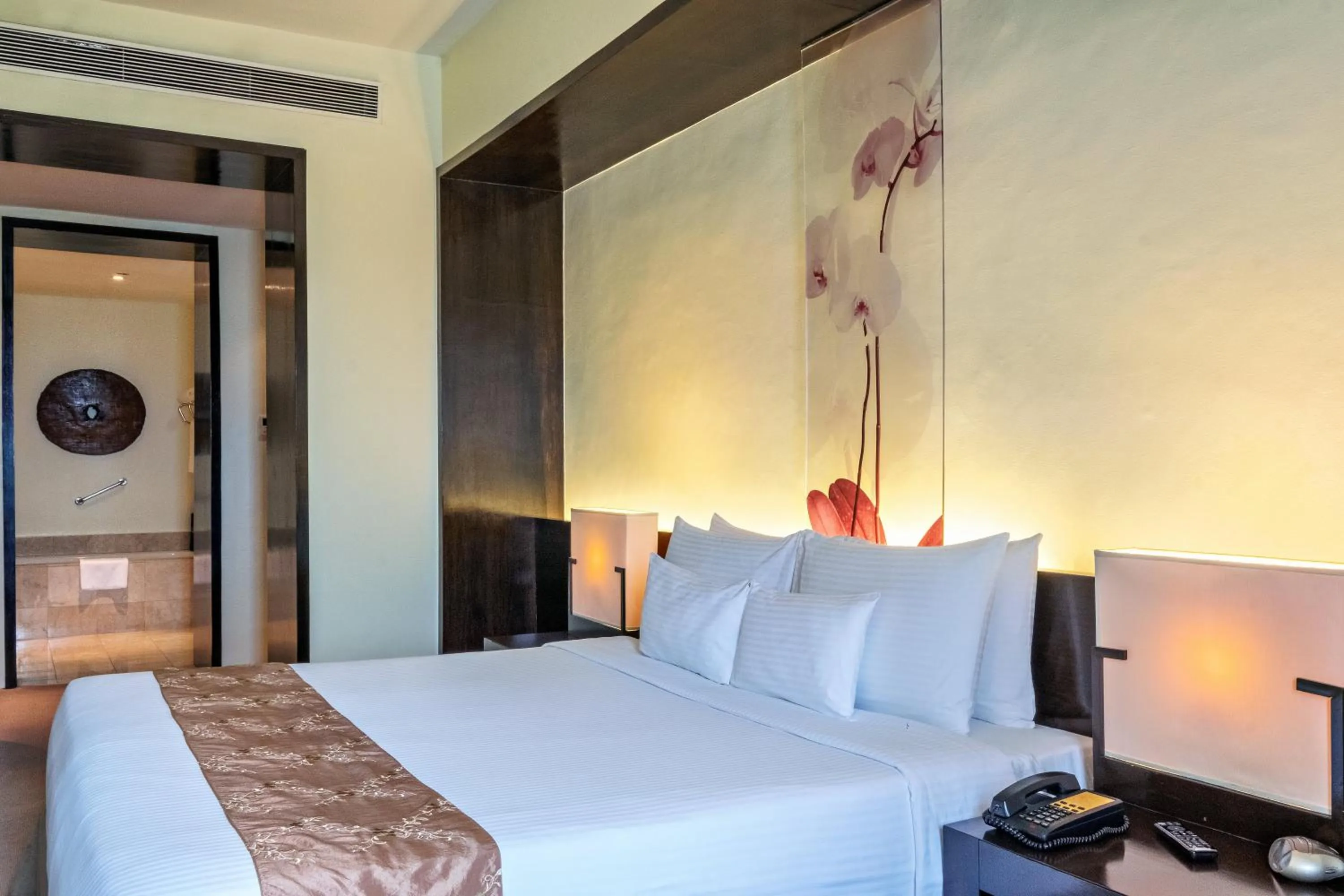 Bed in Waterfront Cebu City Hotel & Casino