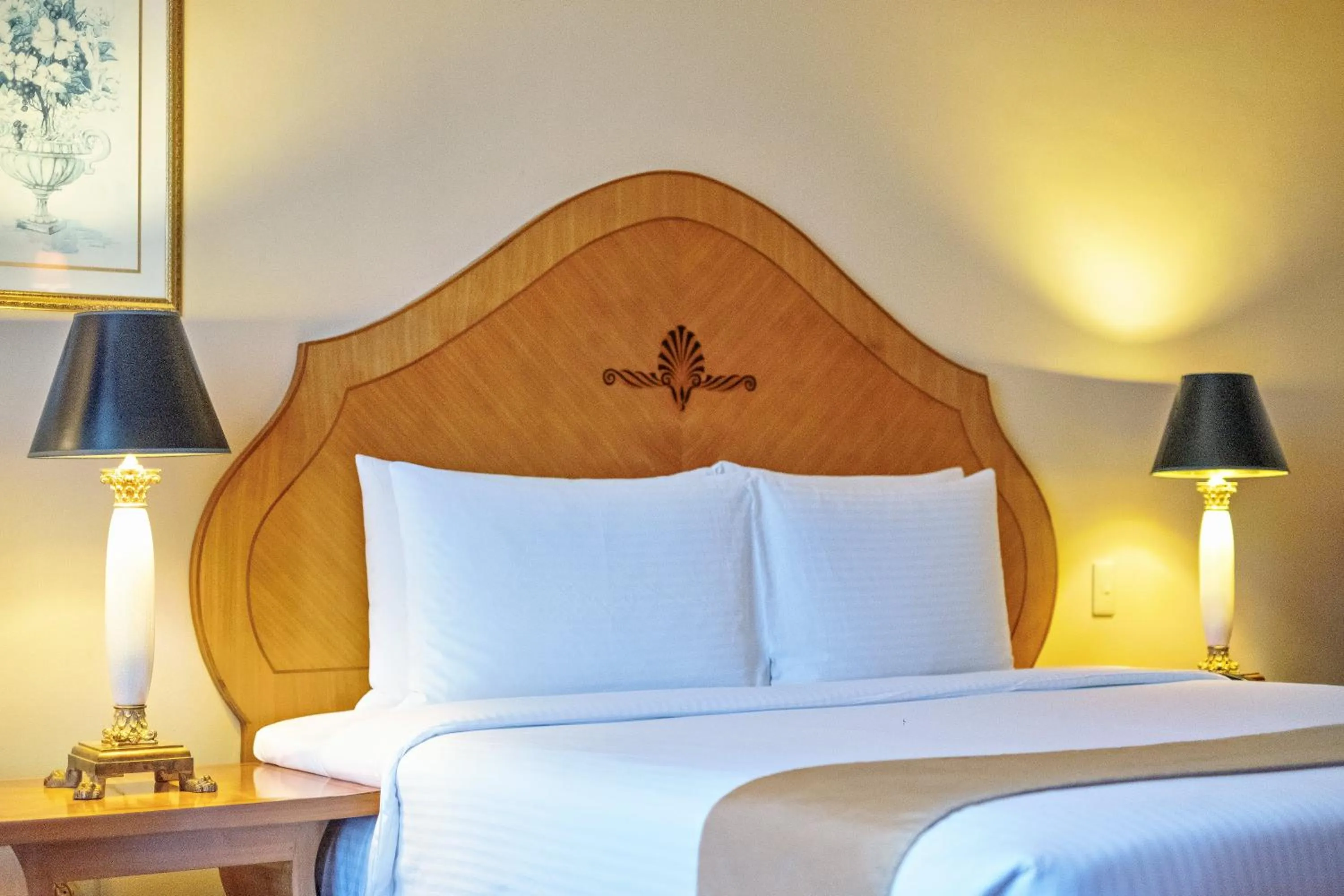 Bed in Waterfront Cebu City Hotel & Casino