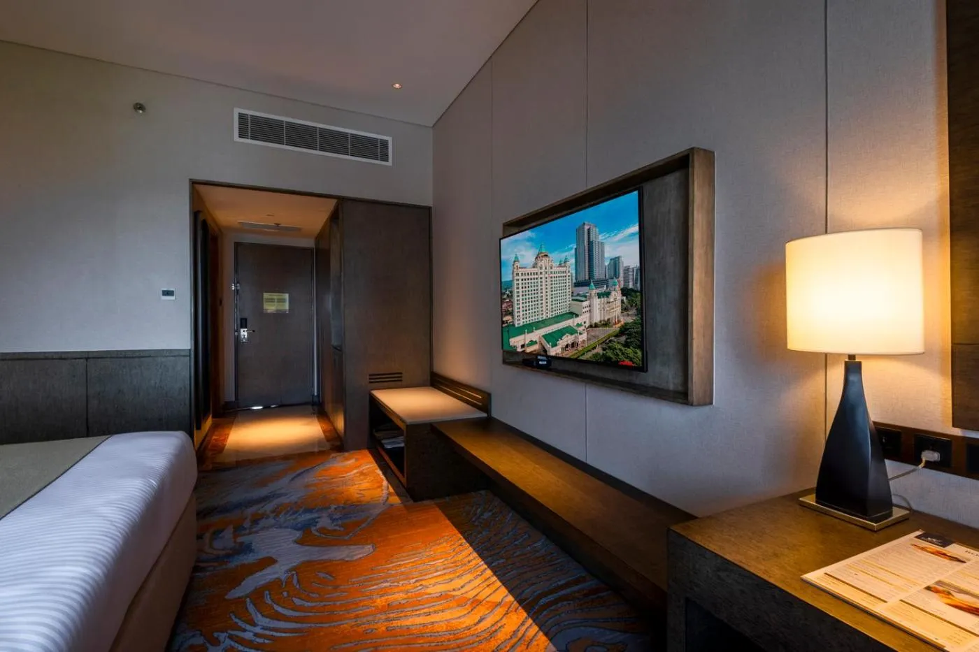 Communal lounge/ TV room in Waterfront Cebu City Hotel & Casino