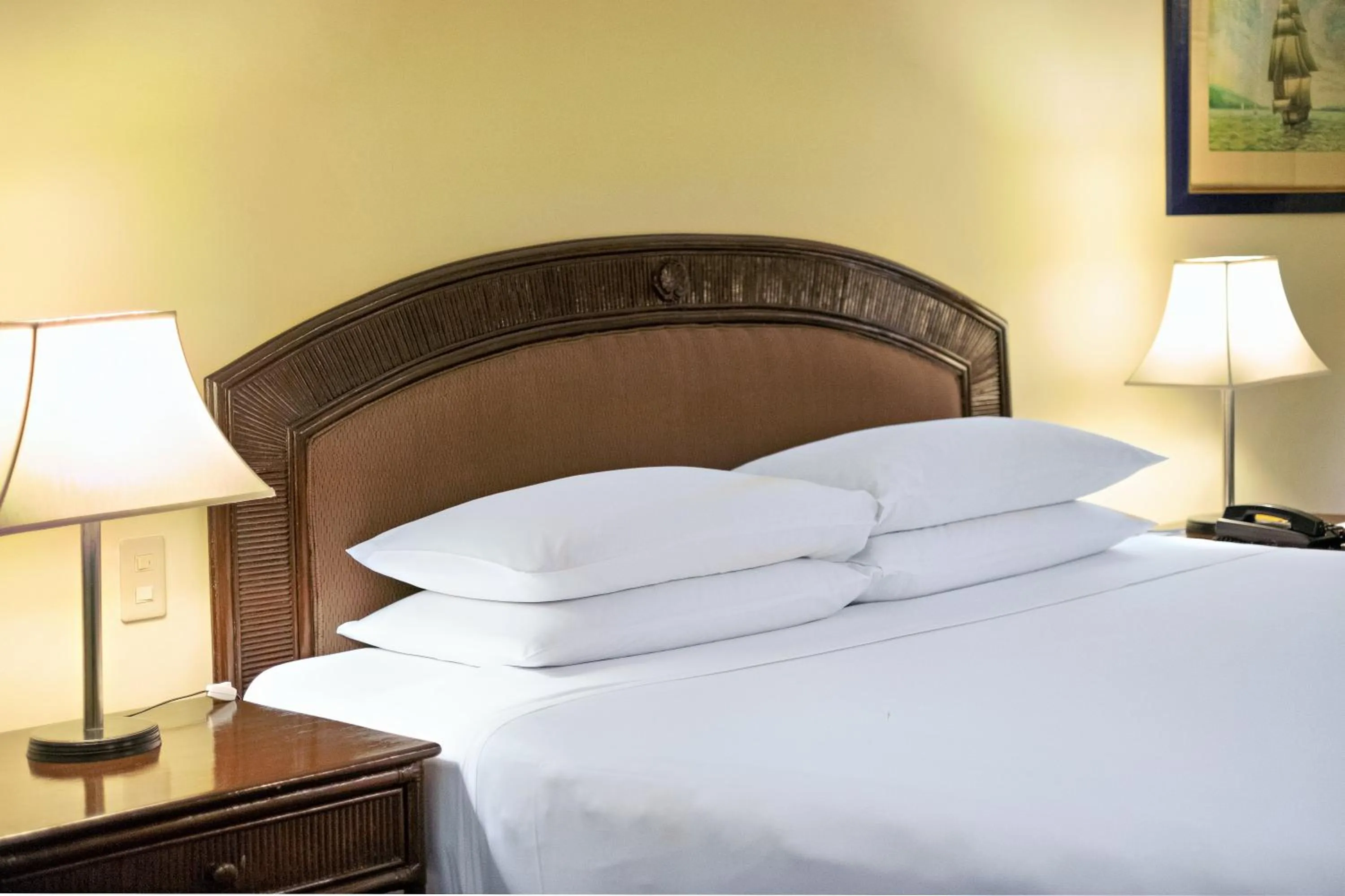 Bed in Waterfront Cebu City Hotel & Casino