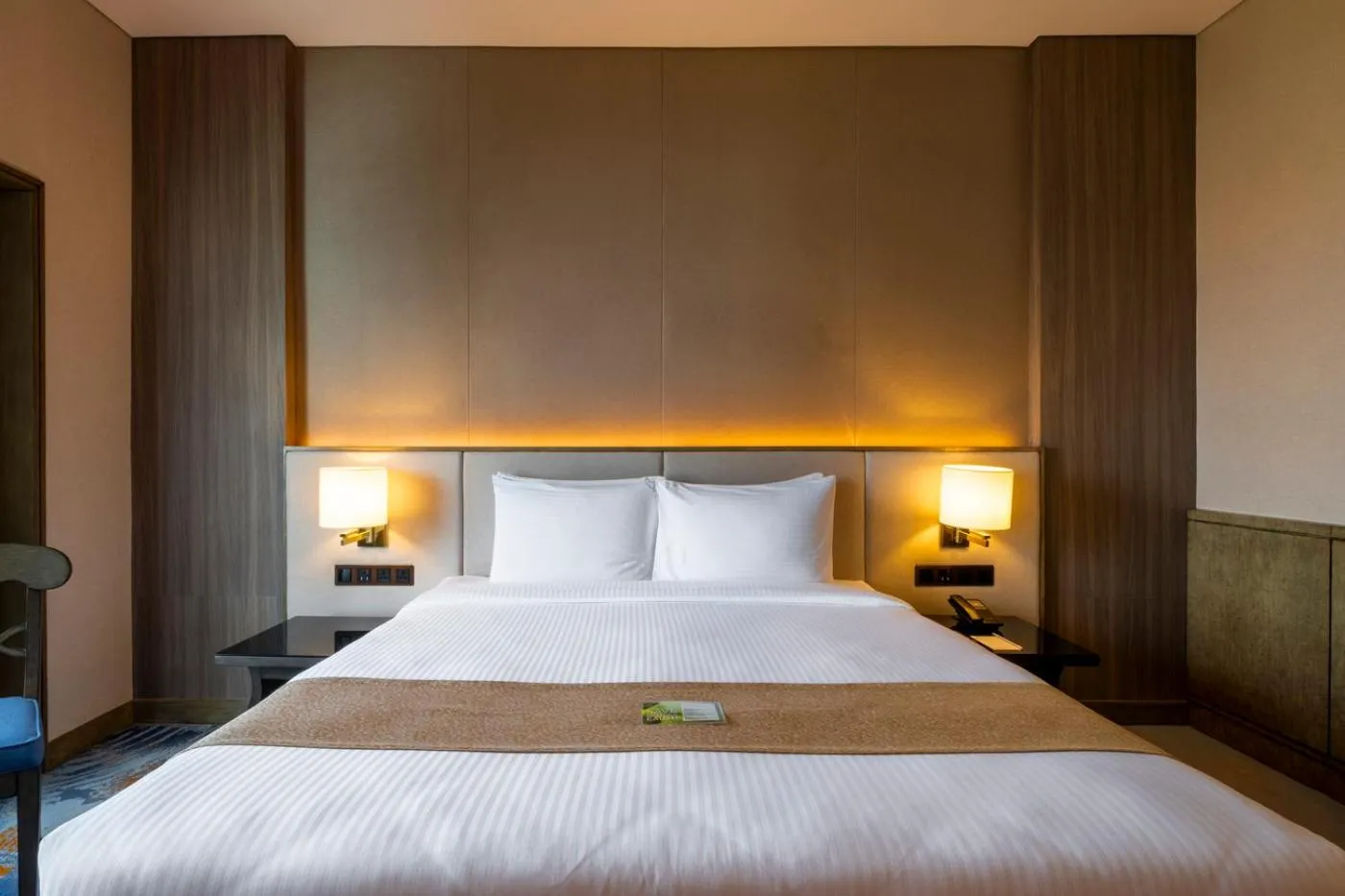 Bed in Waterfront Cebu City Hotel & Casino