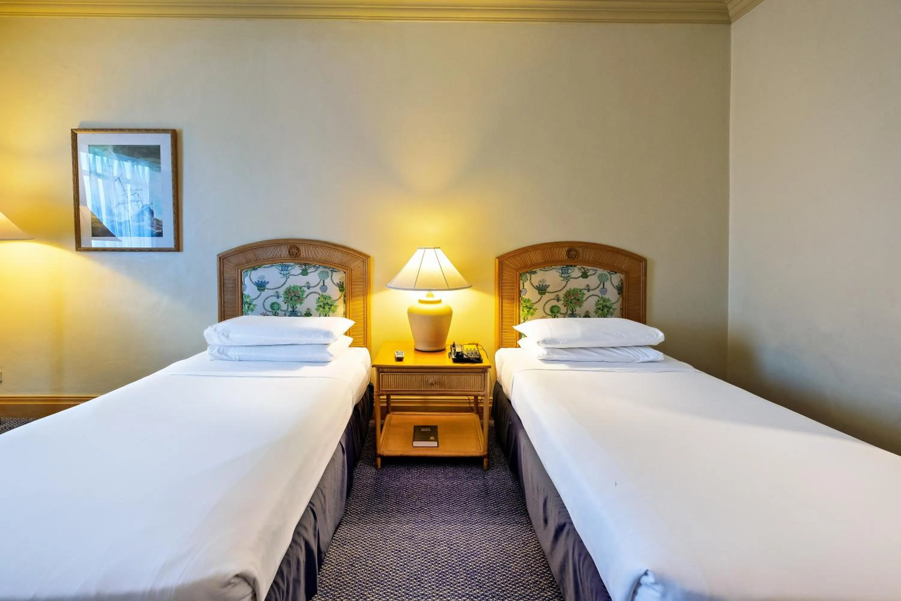 Bedroom, Bed in Waterfront Cebu City Hotel & Casino