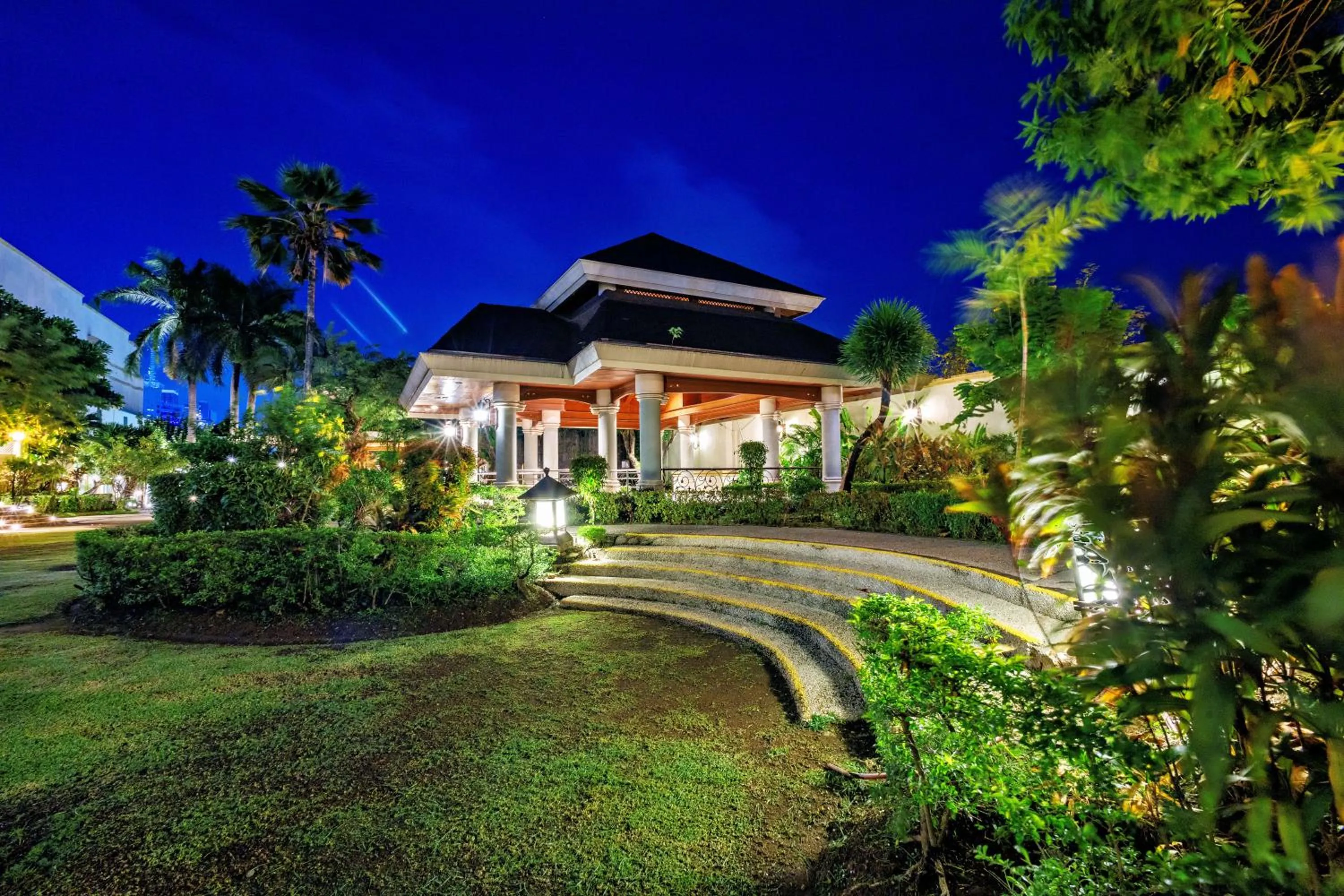 Garden in Waterfront Cebu City Hotel & Casino