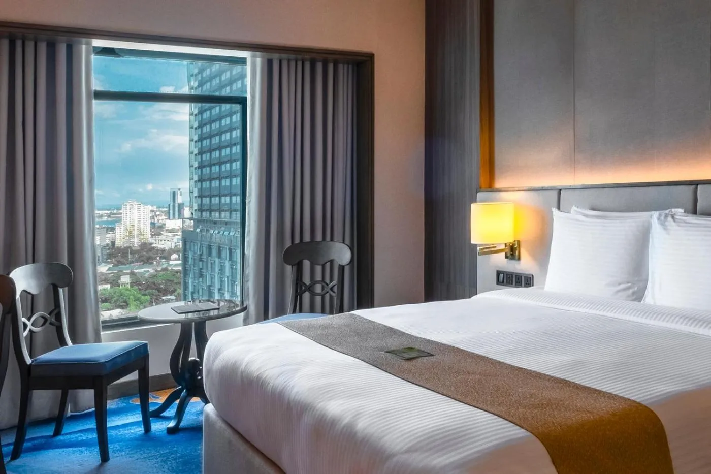 Bed in Waterfront Cebu City Hotel & Casino