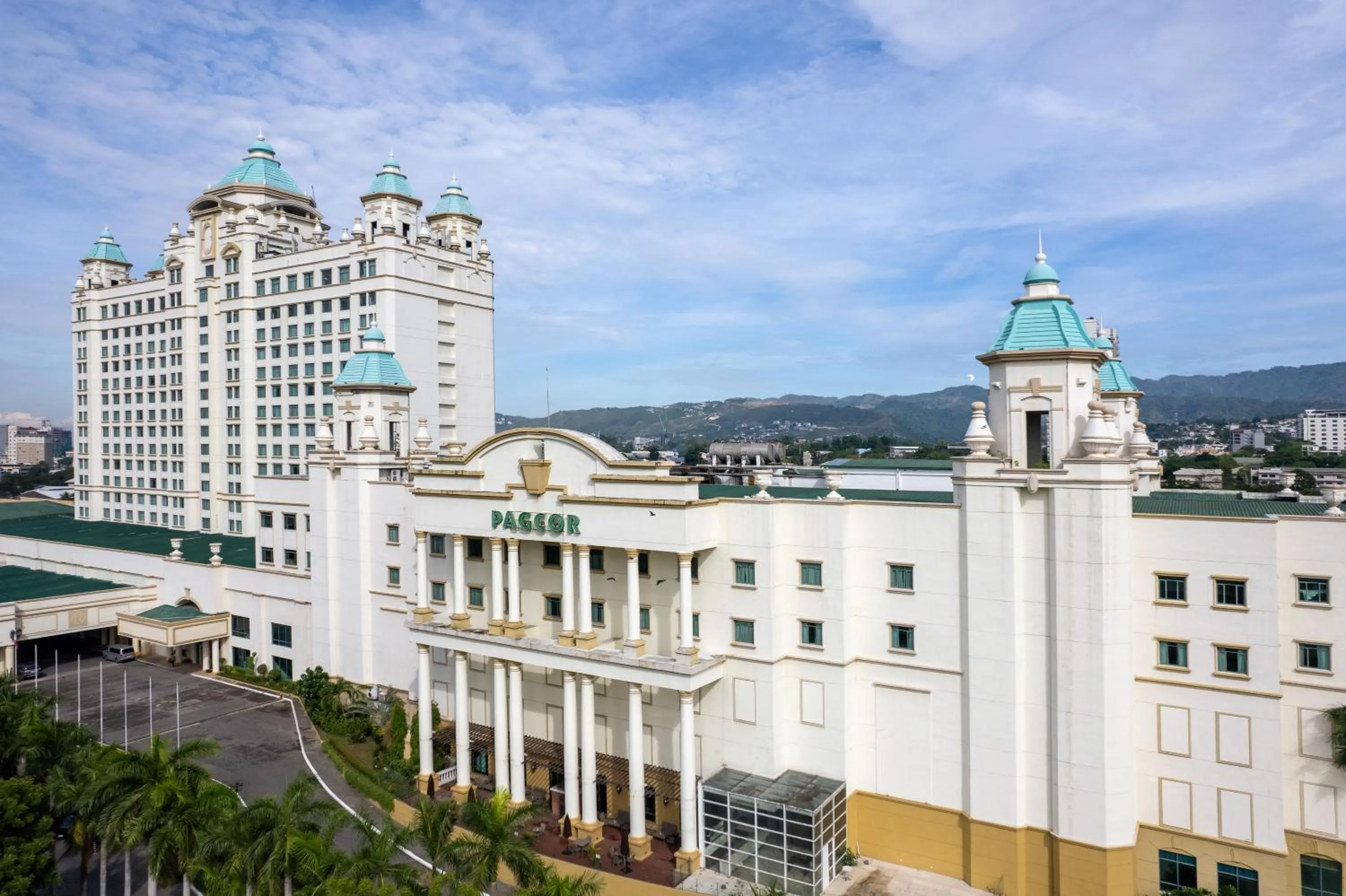 Facade/entrance in Waterfront Cebu City Hotel & Casino