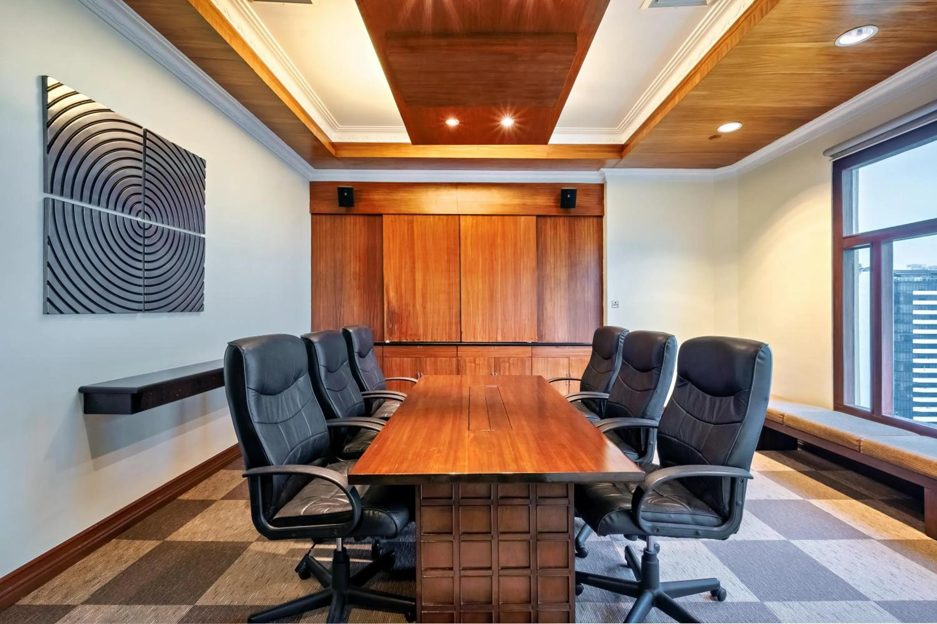 Lounge or bar in Waterfront Cebu City Hotel & Casino