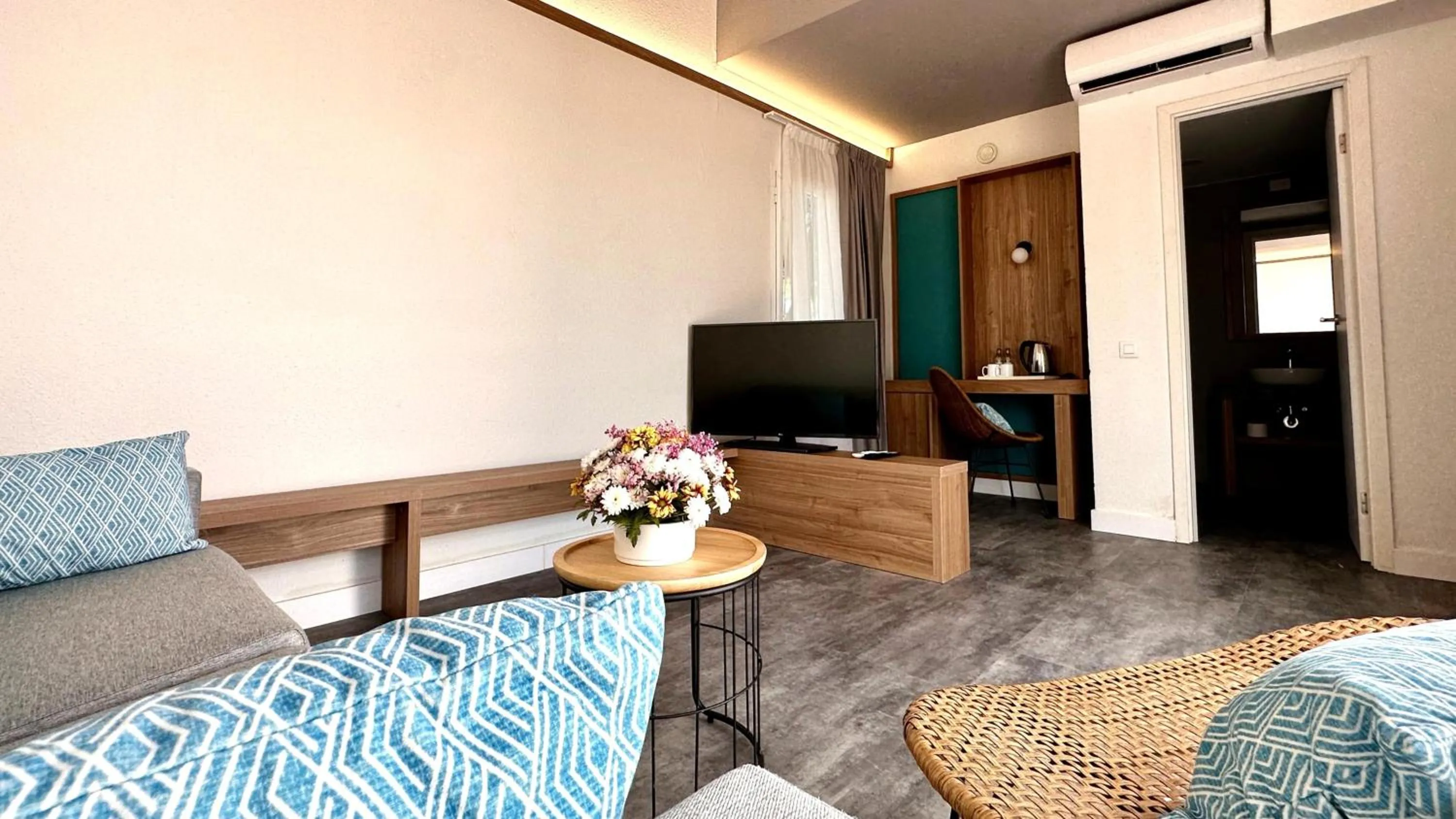 Photo of the whole room in Caleta Dorada