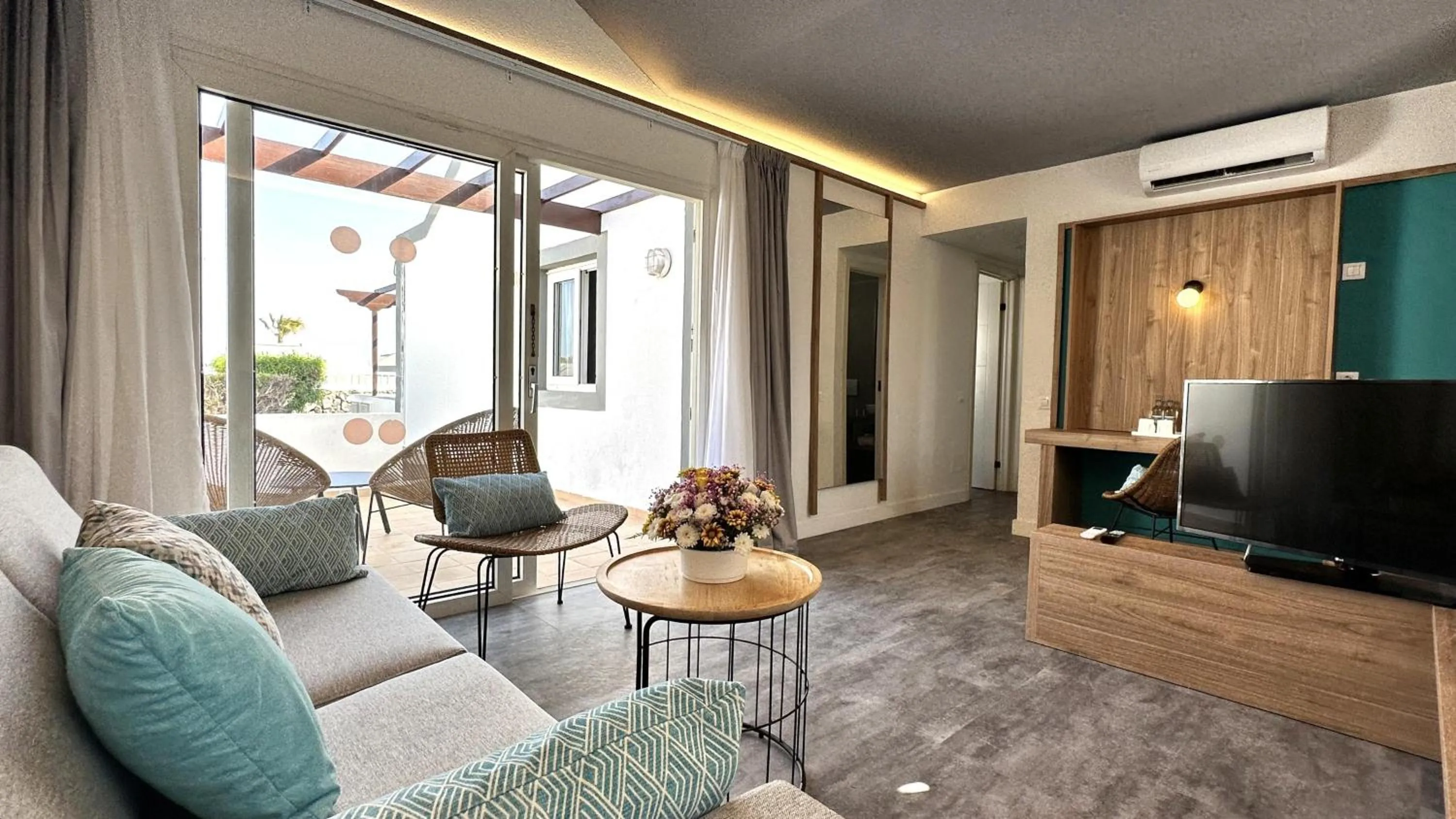 Photo of the whole room in Caleta Dorada