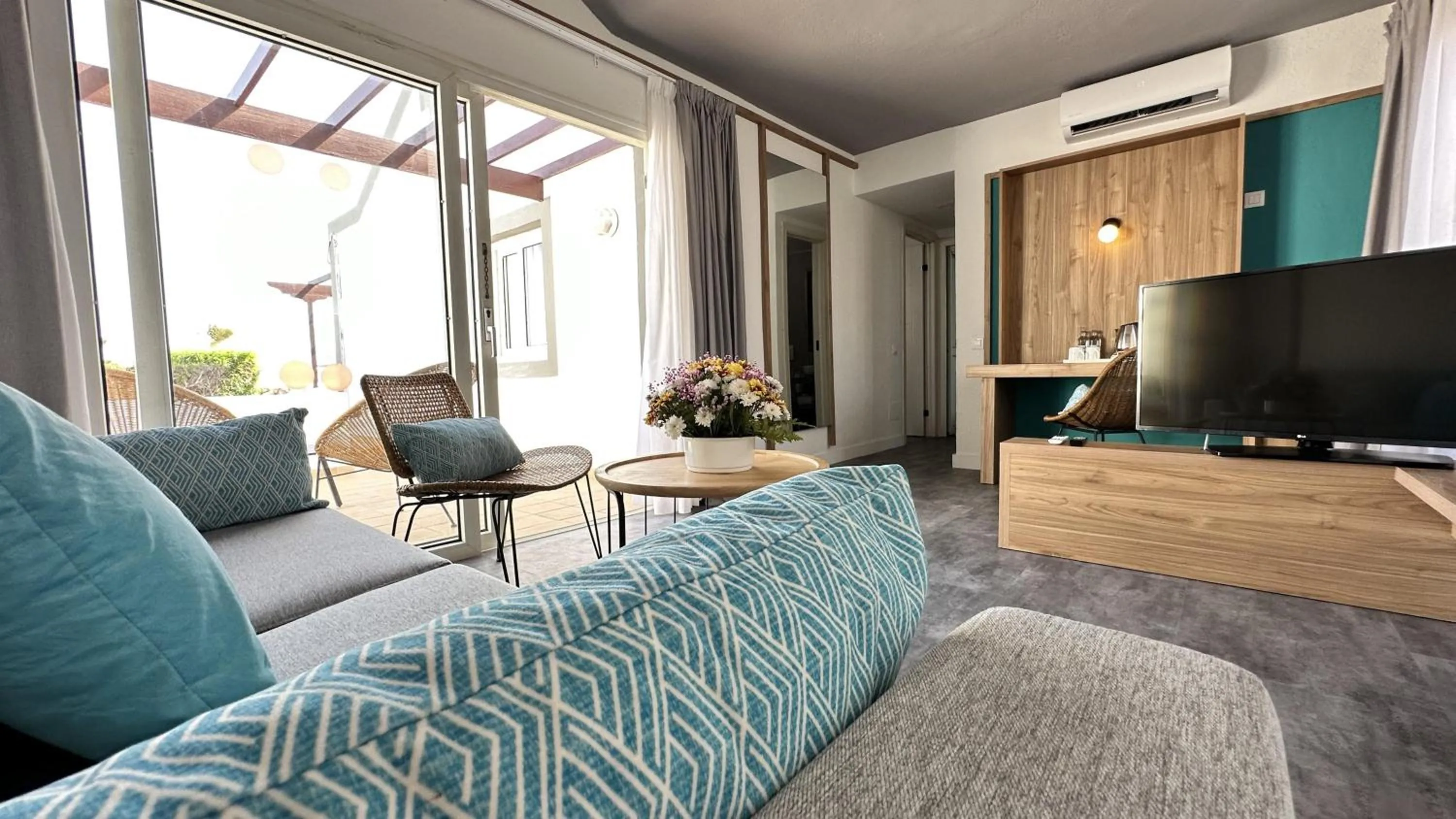 Photo of the whole room in BLUESEA Club Caleta Dorada