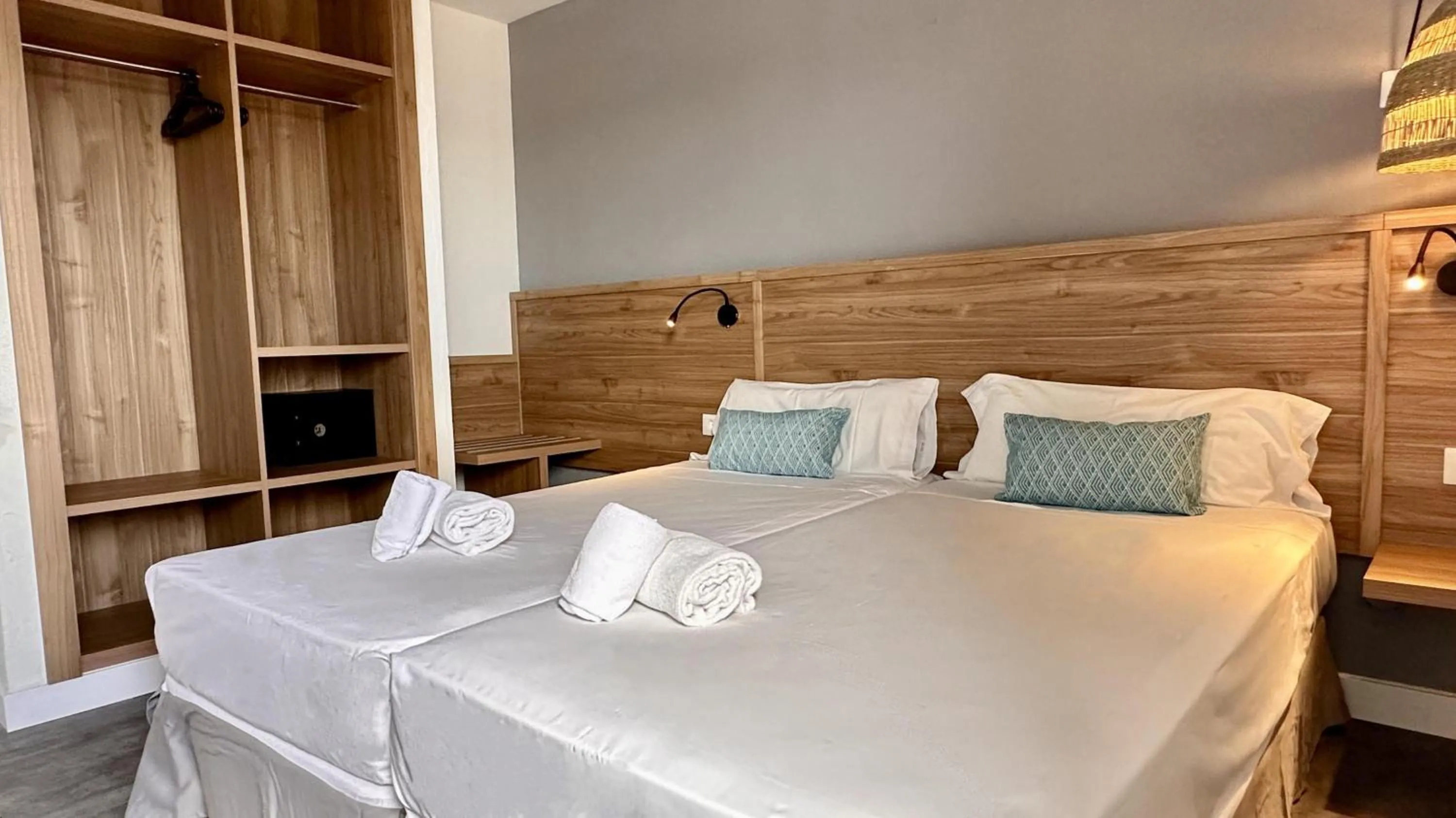 Photo of the whole room, Bed in Caleta Dorada