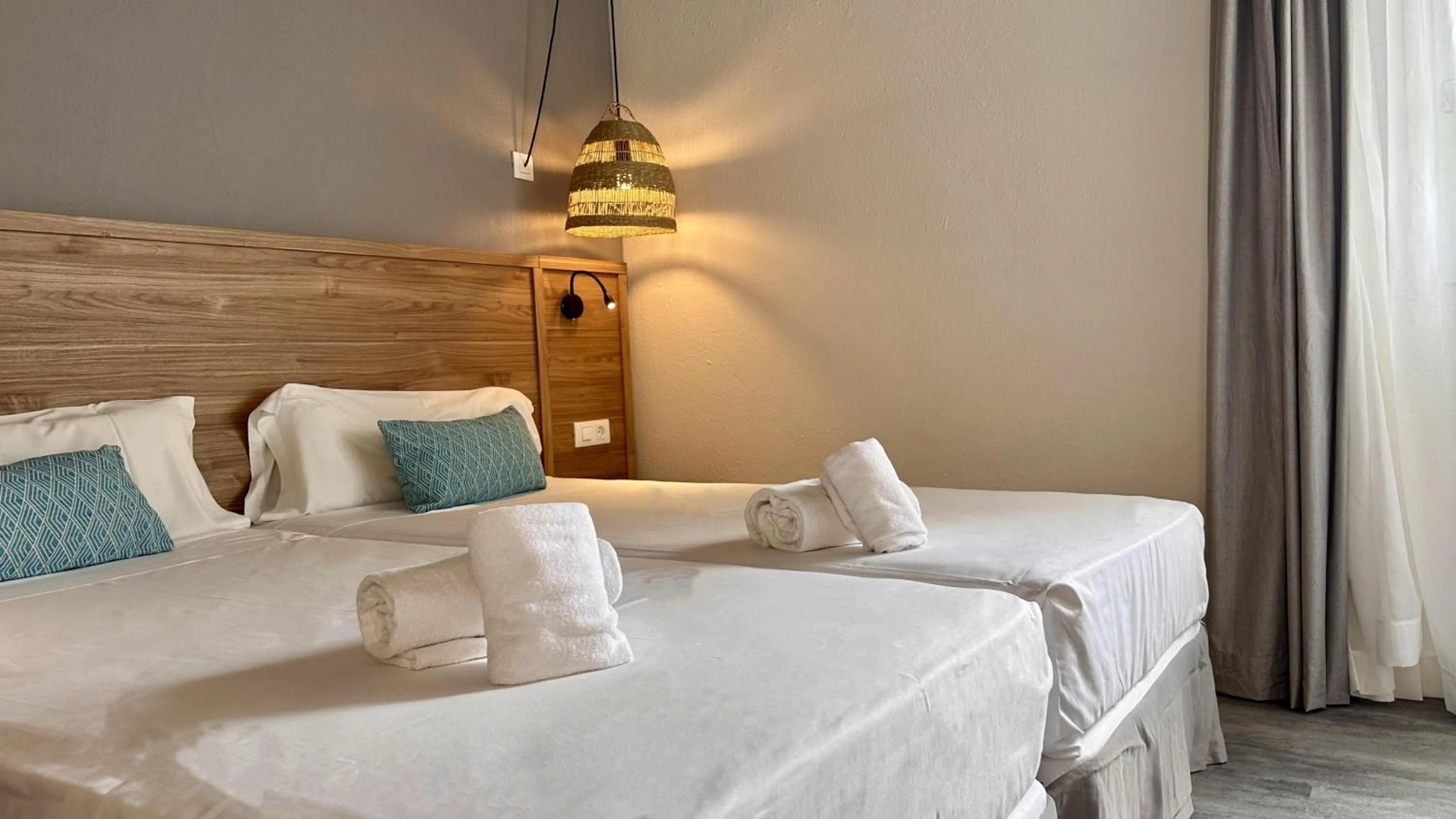 Photo of the whole room, Bed in Caleta Dorada