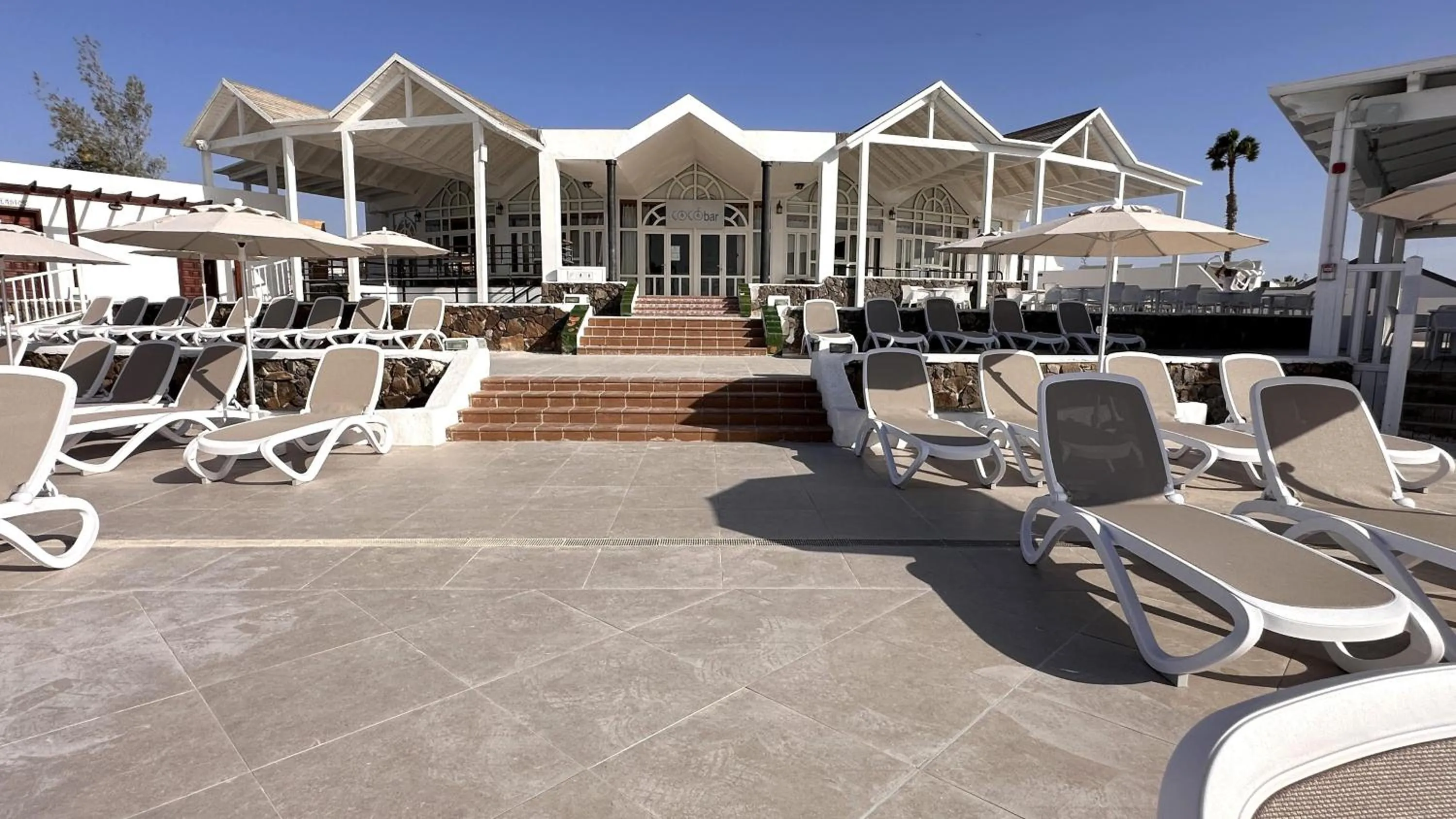 Lounge or bar in BLUESEA Club Caleta Dorada