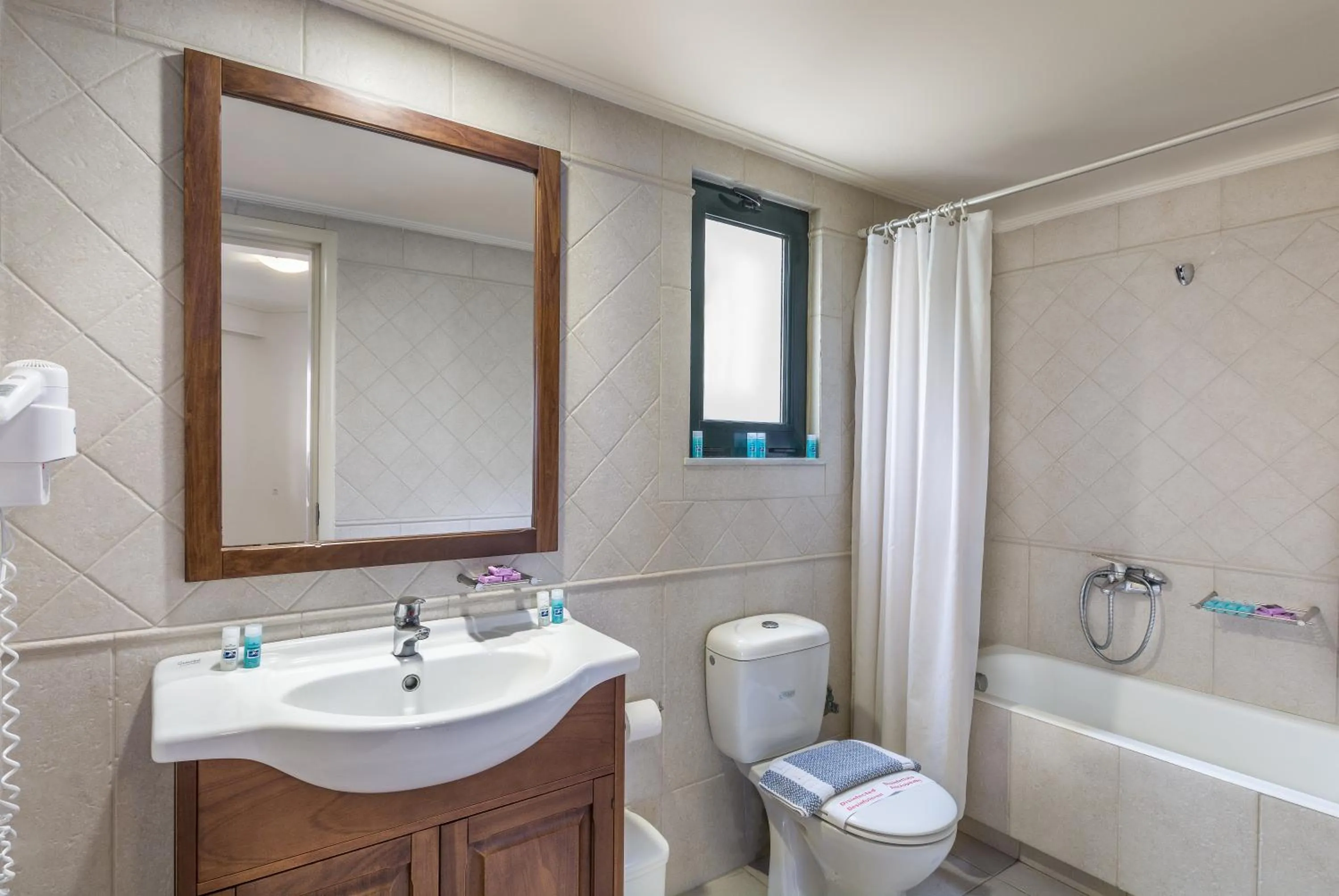 Bathroom in Creta Palm Resort Hotel & Apartments