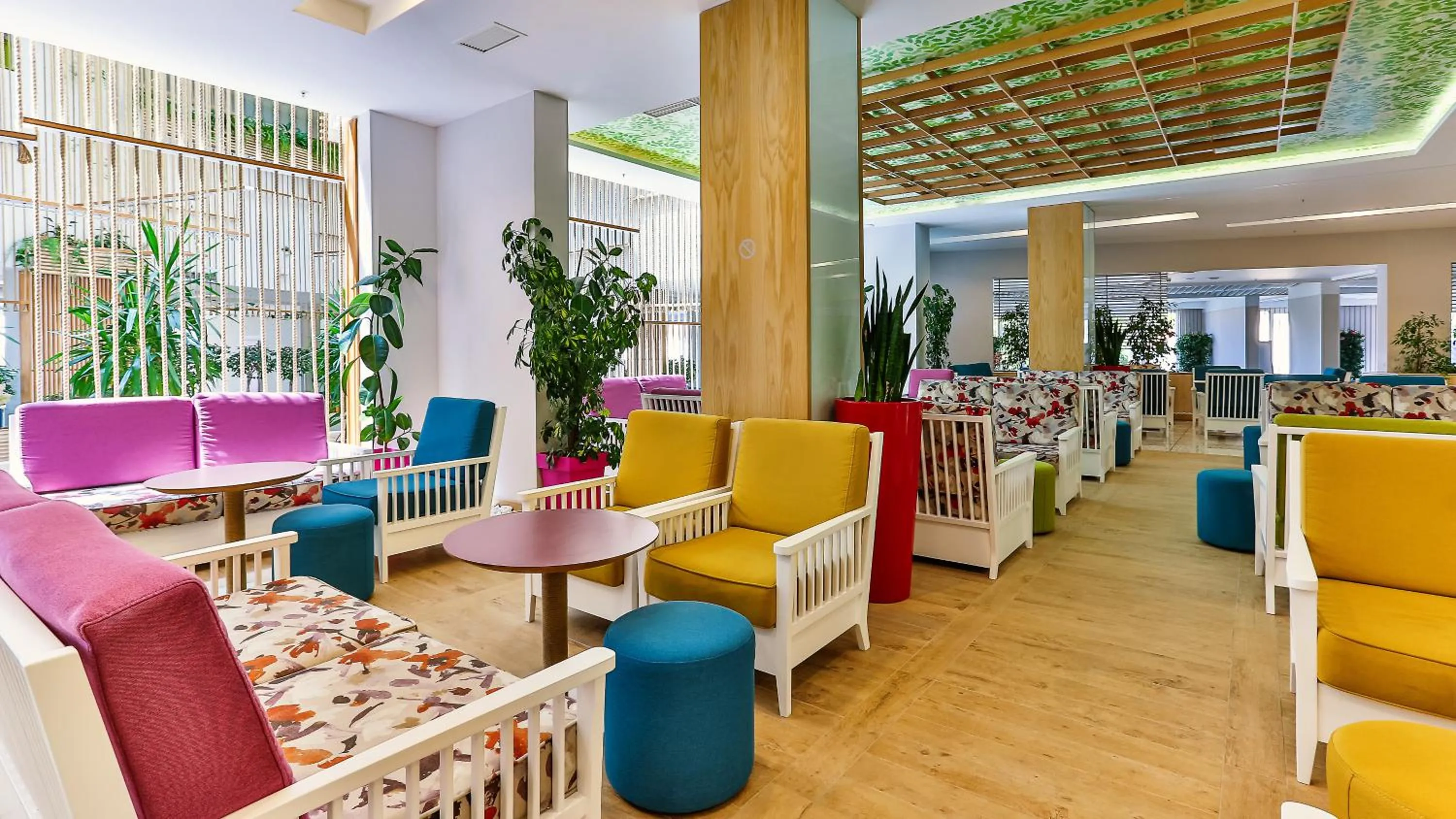 Lobby or reception in Carine Hotel Park