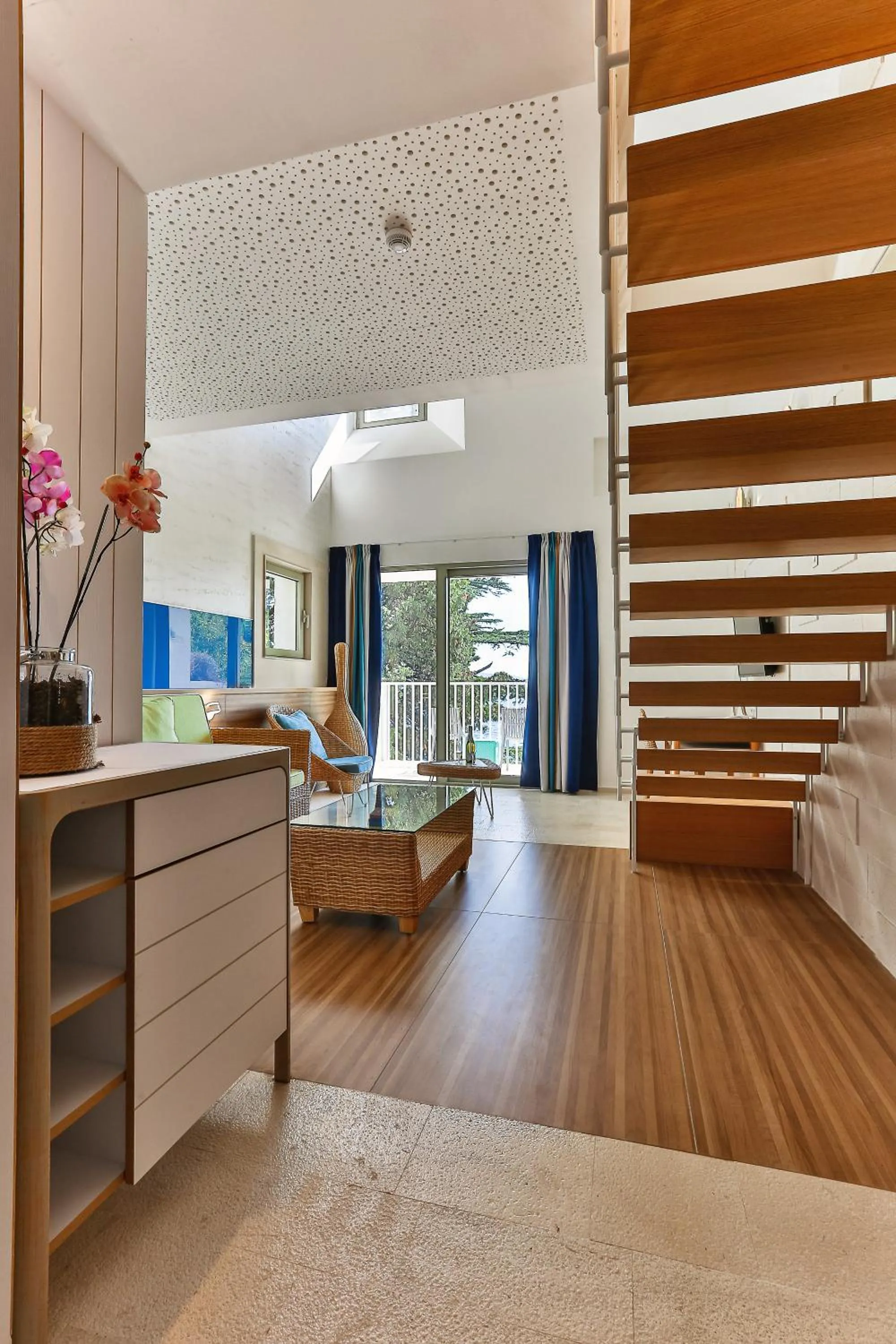 Living room, Bed in Carine Hotel Park